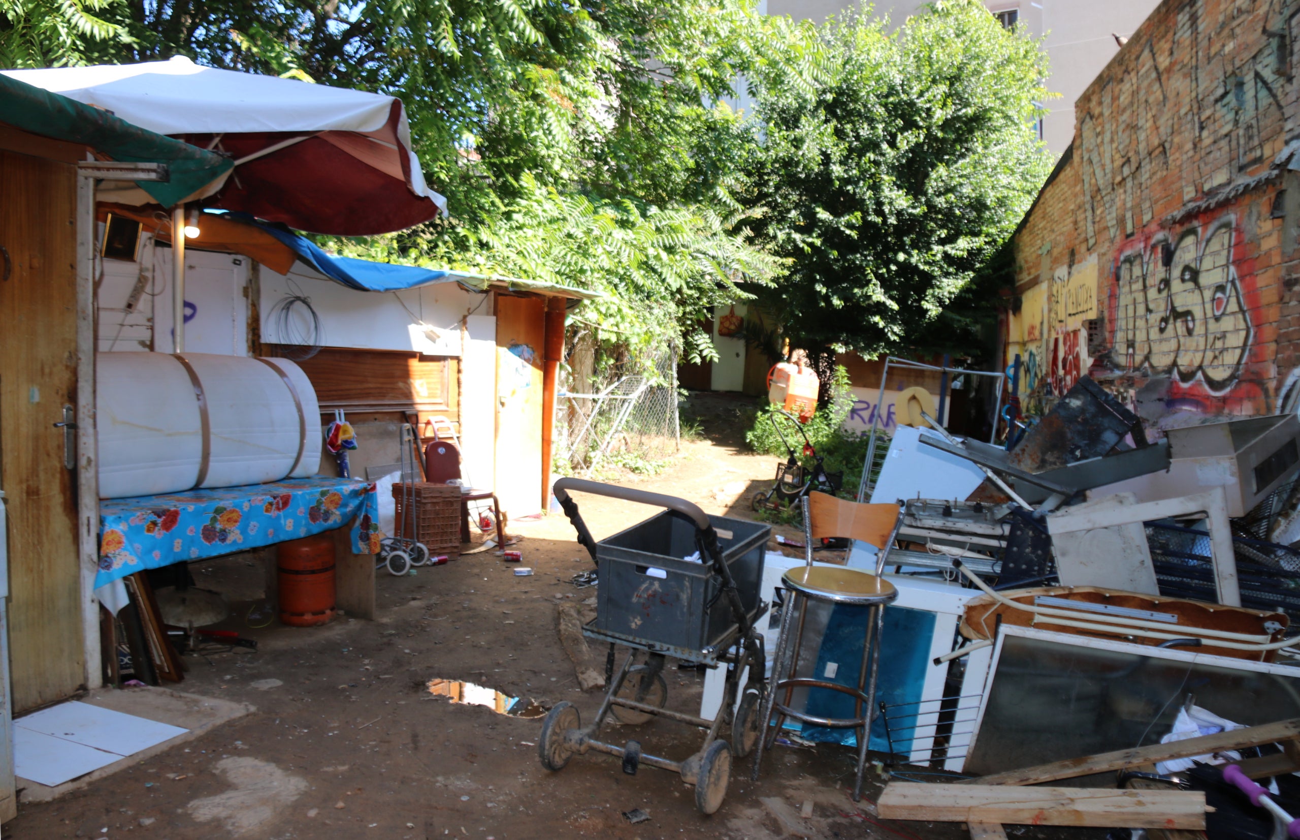 Un dels solars de Vallacrca on hi viuen diverses famílies procedents de Romania en barraques / ACN
