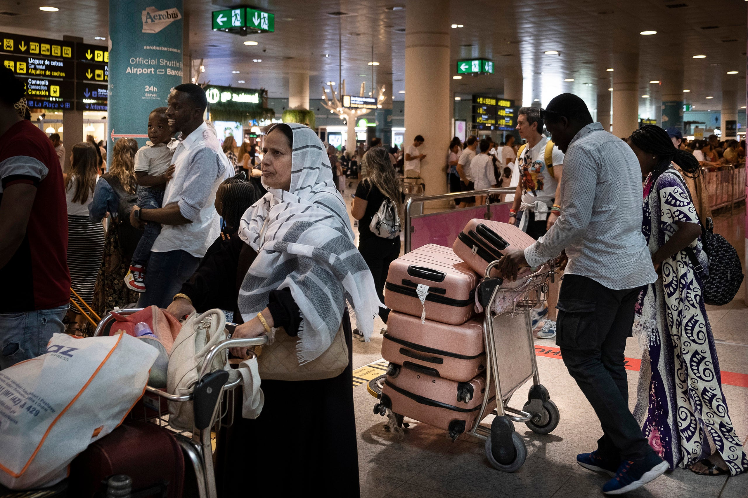 Passatgers a l'aeroport de Barcelona, l'abril de l'any passat / Jordi Play