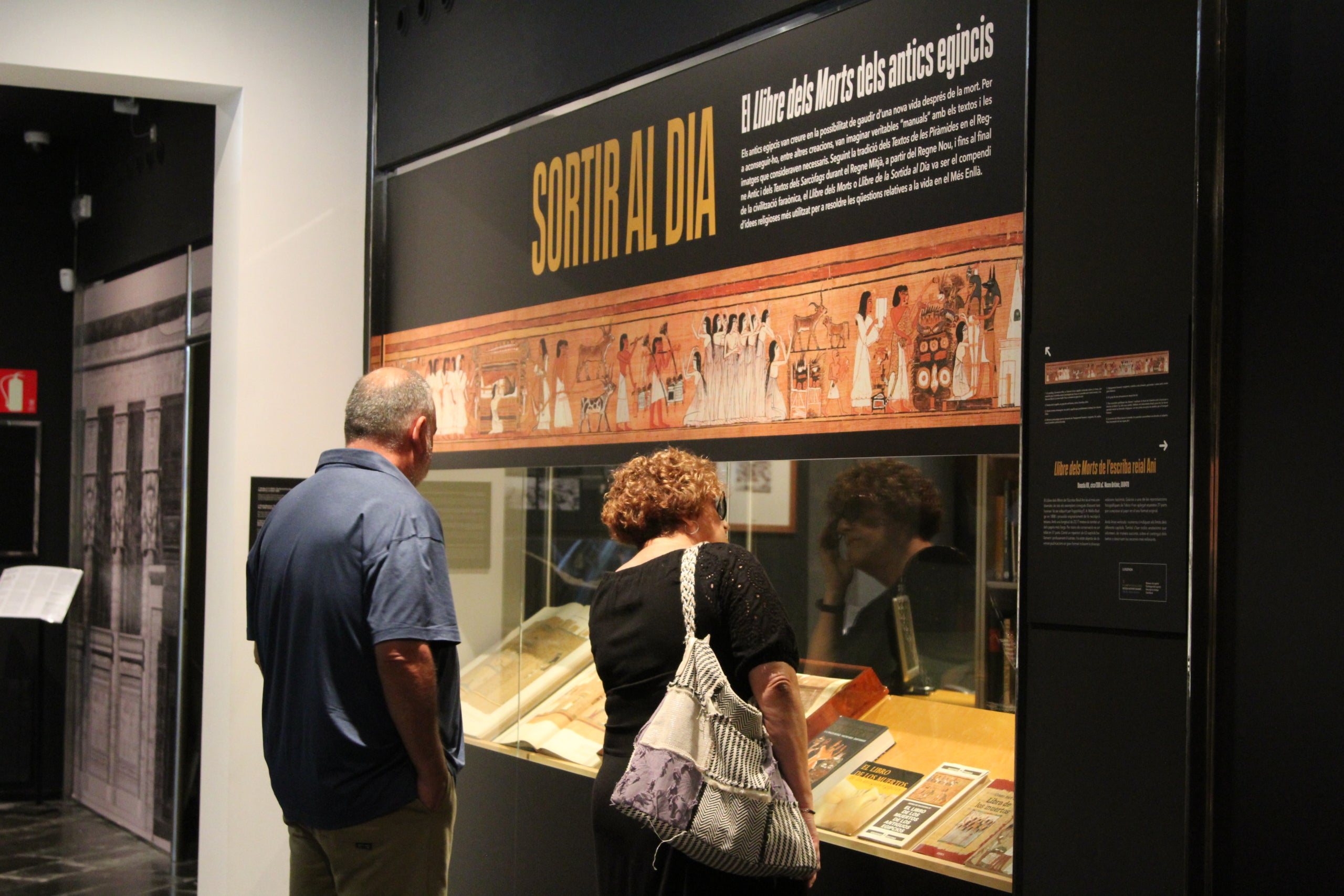 Uno de los espacios de la exposición Salir al día, una muestra que pretende explicar que es el mal llamado Libro de los Muertos / A.R.