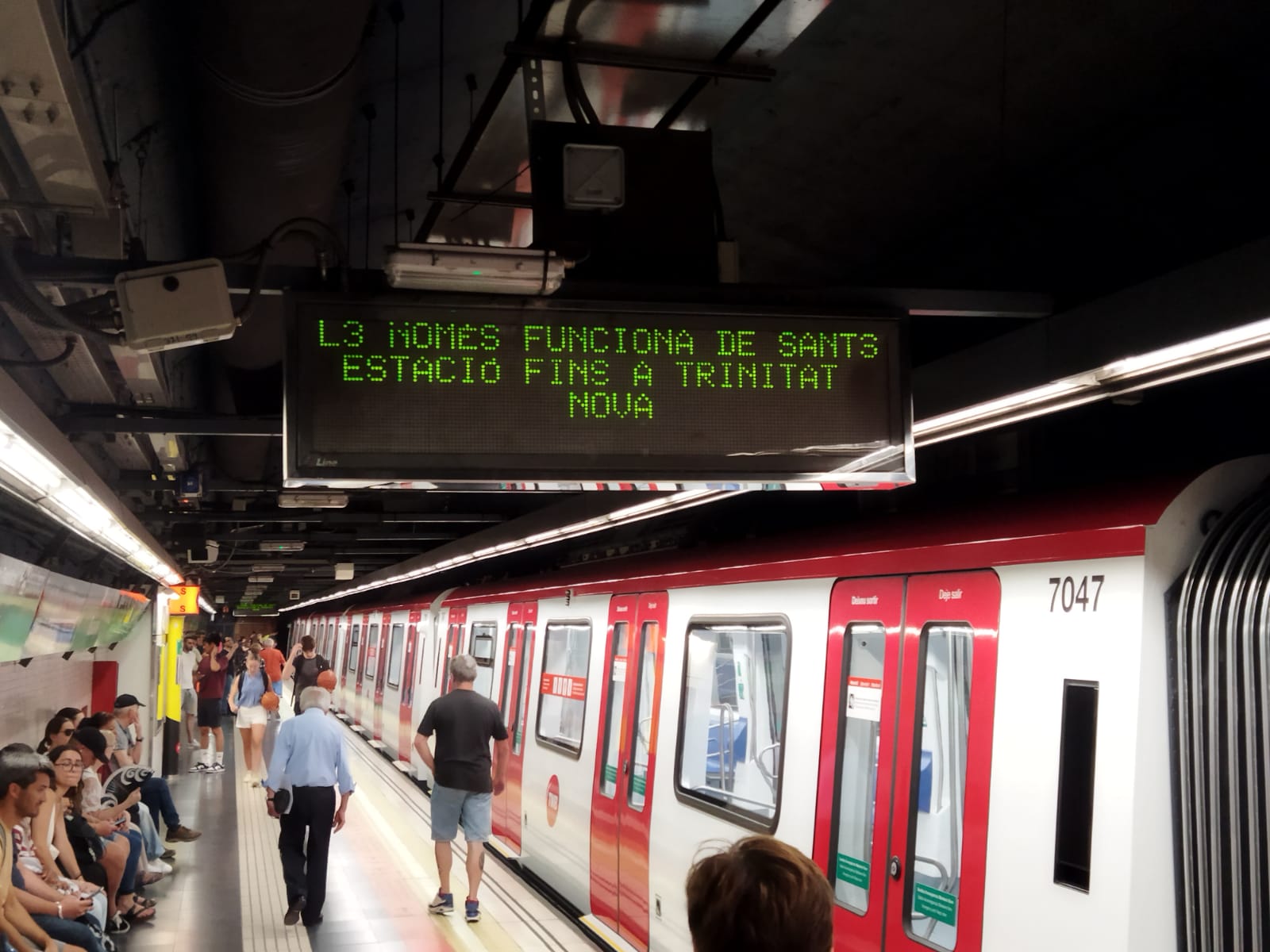 L3 del metro té el servei interromput entre Sants Estació i Zona Universitària