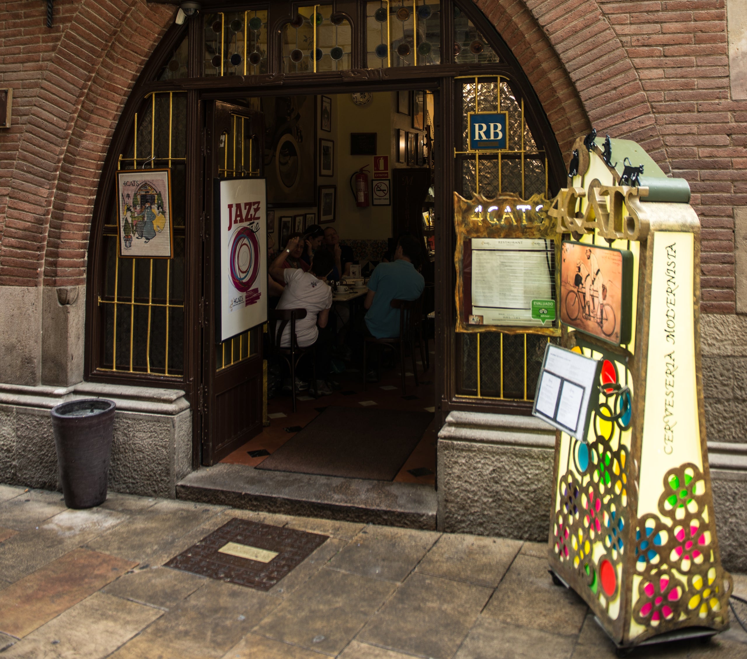 L'entrada al bar Quatre Gats | Ralf Roletschek, GFDL 1.2, via Wikimedia Commons
