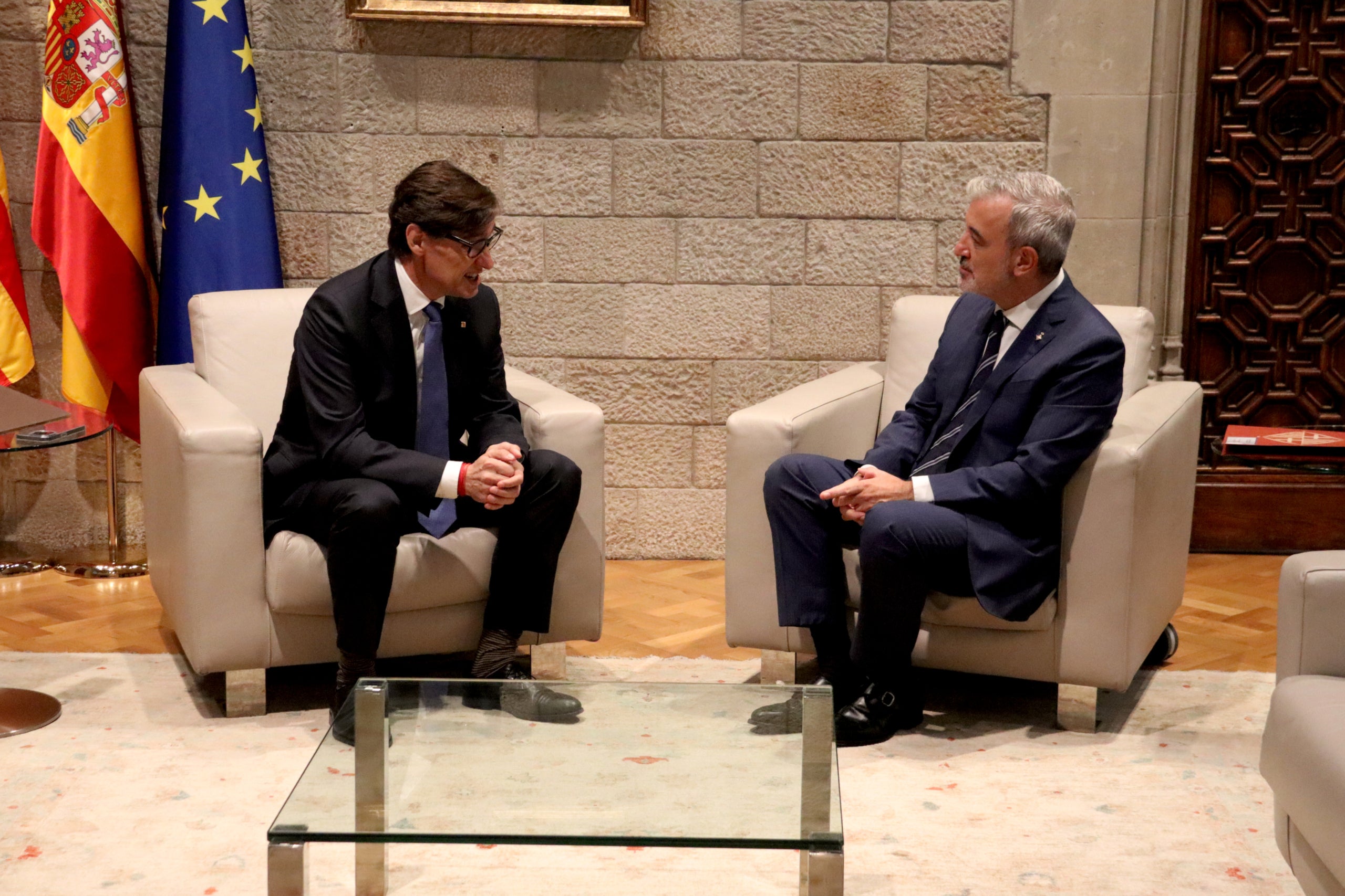 El president de la Generalitat, Salvador Illa, conversa amb l'alcalde de Barcelona, Jaume Collboni / ACN (Arnau Martínez / Maria Pratdesaba)