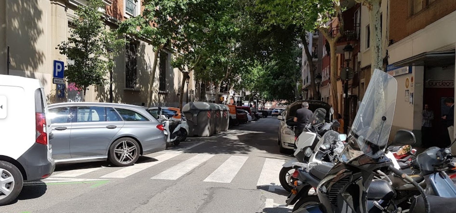 La calle Burdeos antes de la pacificación anunciada por el Ayuntamiento de Barcelona / Google Maps