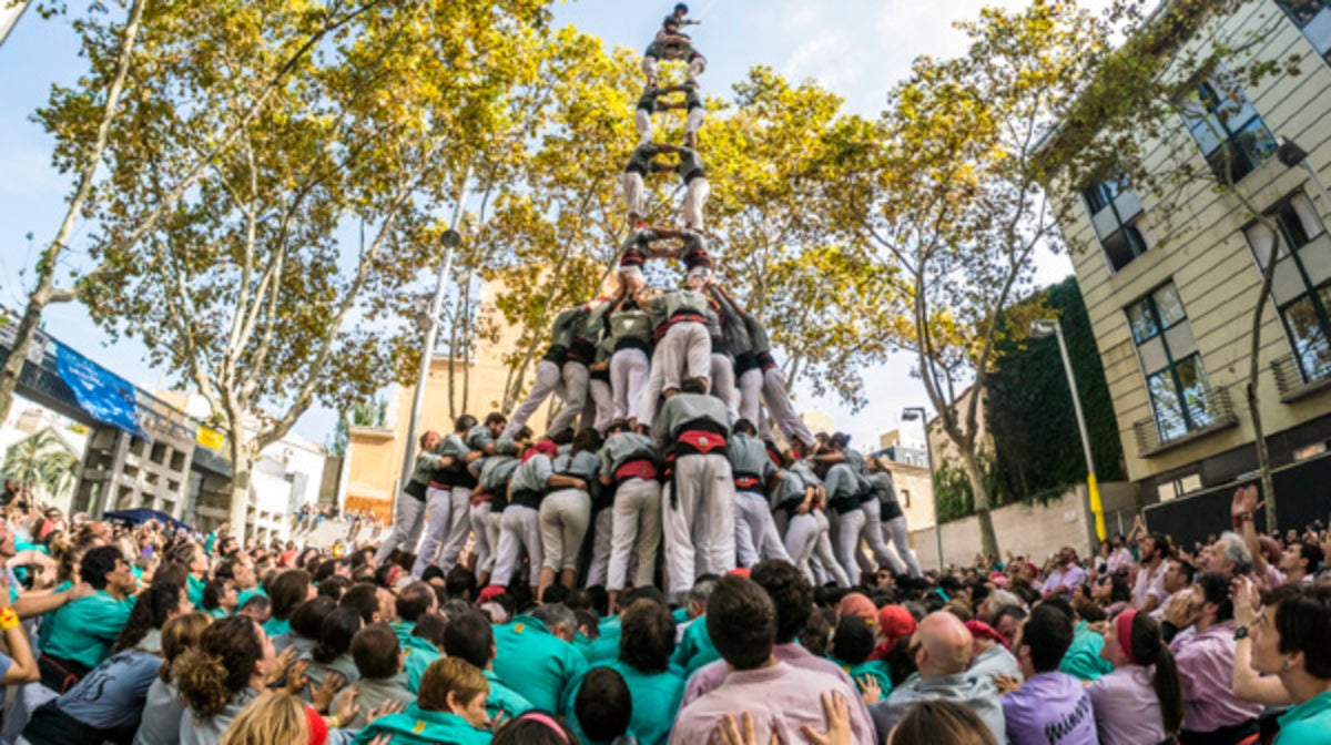 Imatge d'arxiu d'un castell aixecat pels Castellers de Sants | Ajuntament