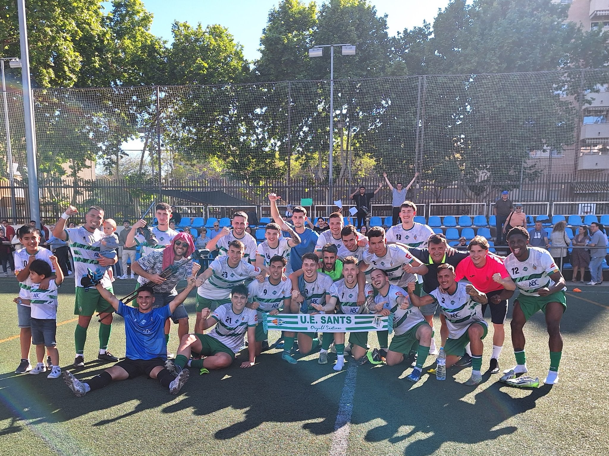 Imatge d'arxiu dels jugadors del Sants celebrant una victòria la temporada passada | UE Sants