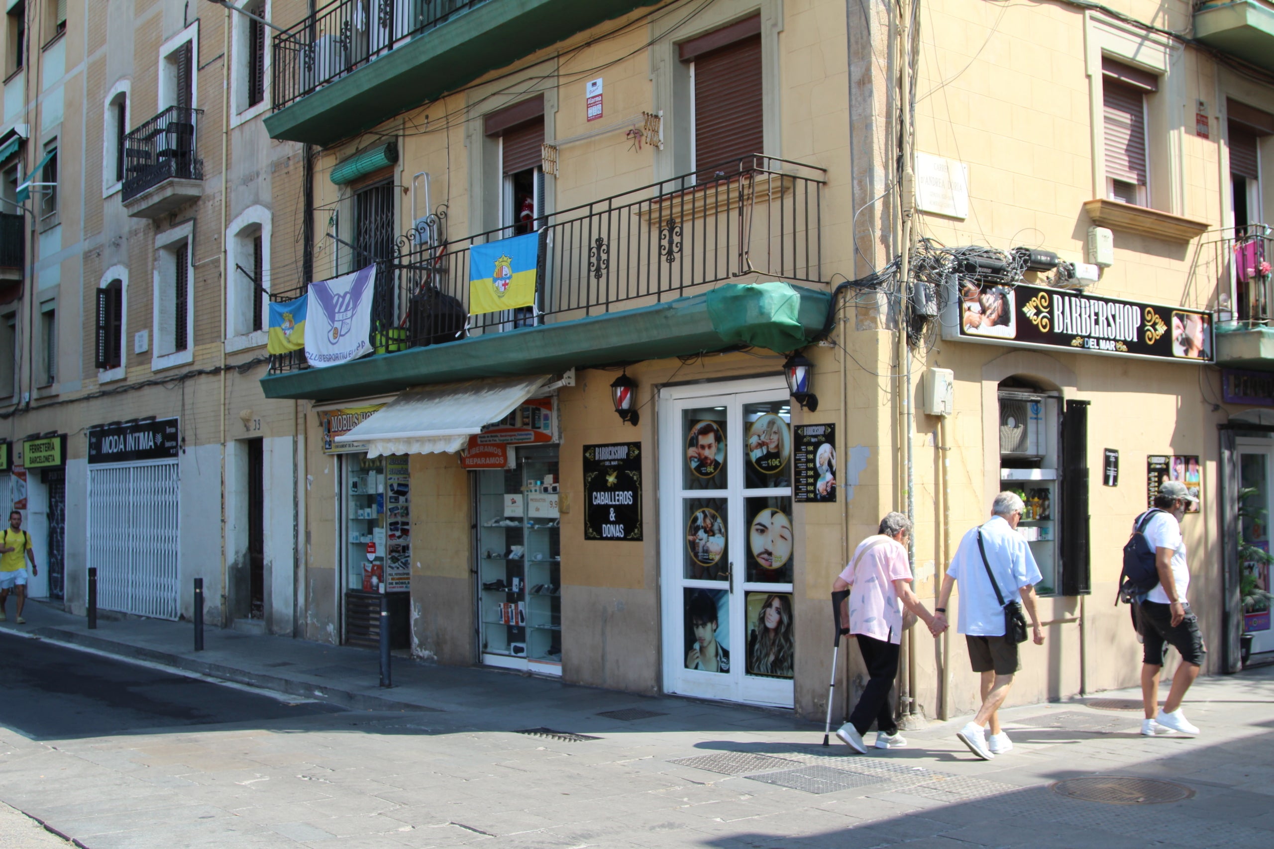 El barrio de la Barceloneta se prepara para convertirse en el epicentro de la Copa América de Vela durante casi dos meses / A.R.