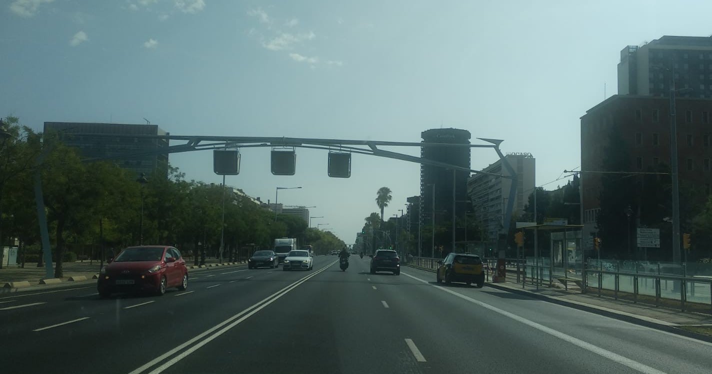 Un dels pòrtics de Calatrava a la Diagonal, ja sense ús / Jordi Subirana