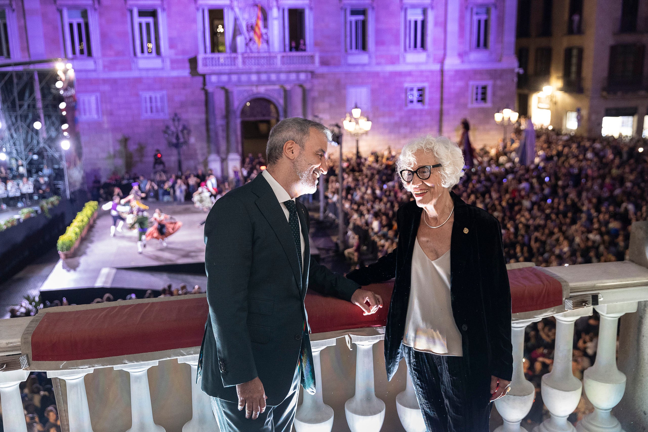 Carme Sol Vendrell, pregonera de la Mercè 2024, amb l'alcalde Jaume Collboni / Jordi Play