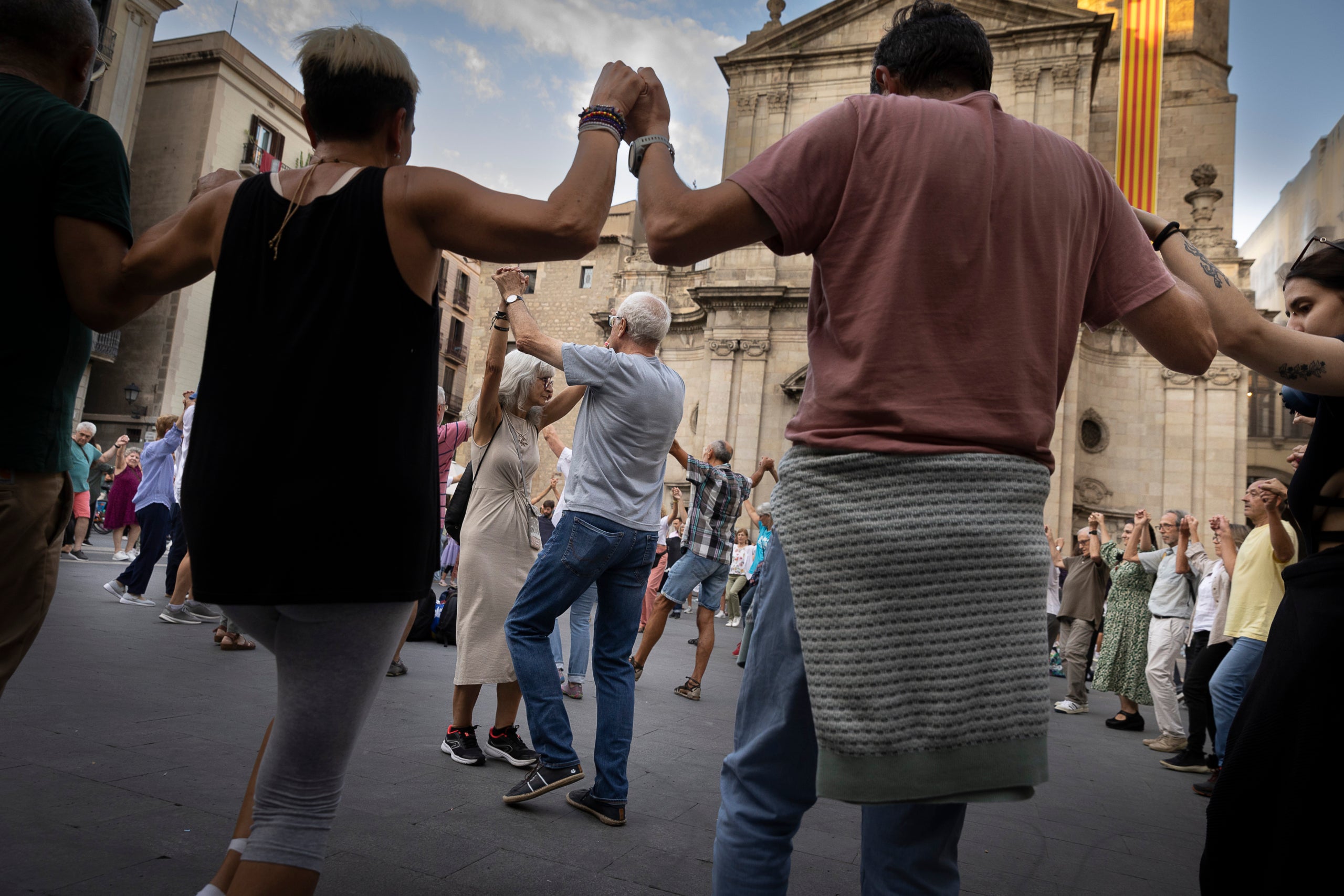 Sardanes amb la Cobla Marinada a la plaça de la Mercè / Jordi Play