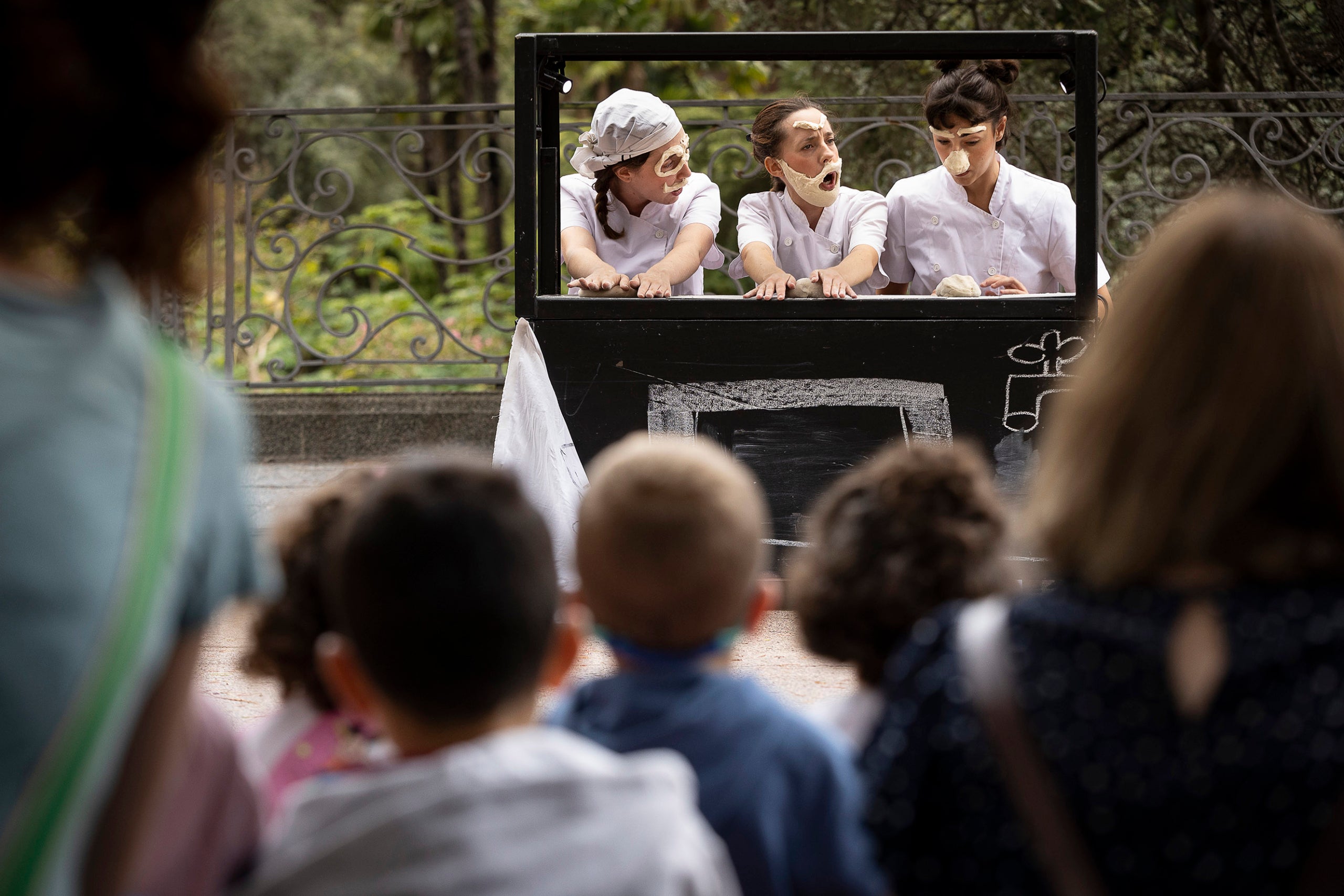 Espectacle familiar als jardins del Palauet Albéniz: 'Un tros de pa' / Jordi Play