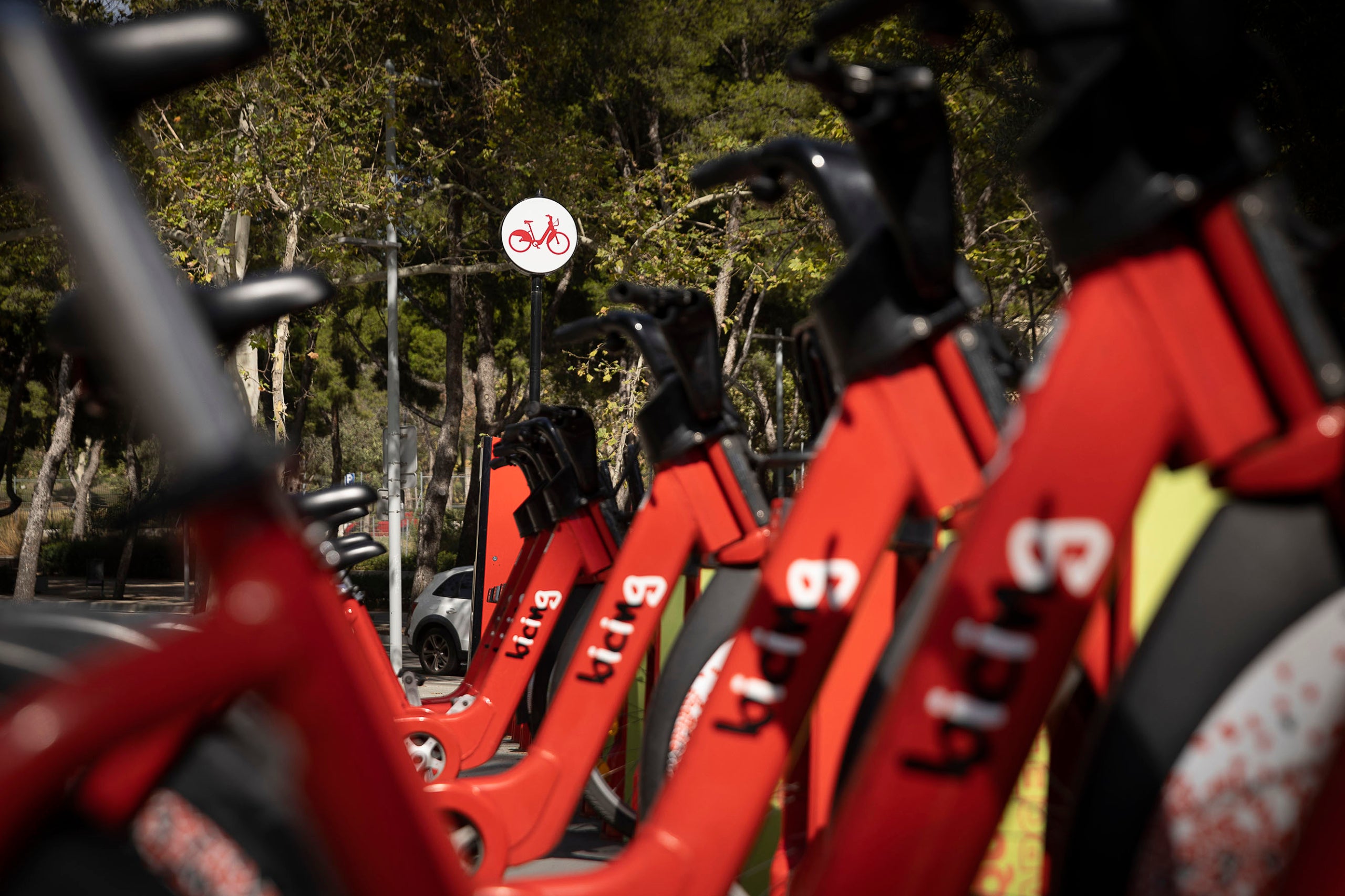 Servei de Bicing al barri de Les Corts / Jordi Play