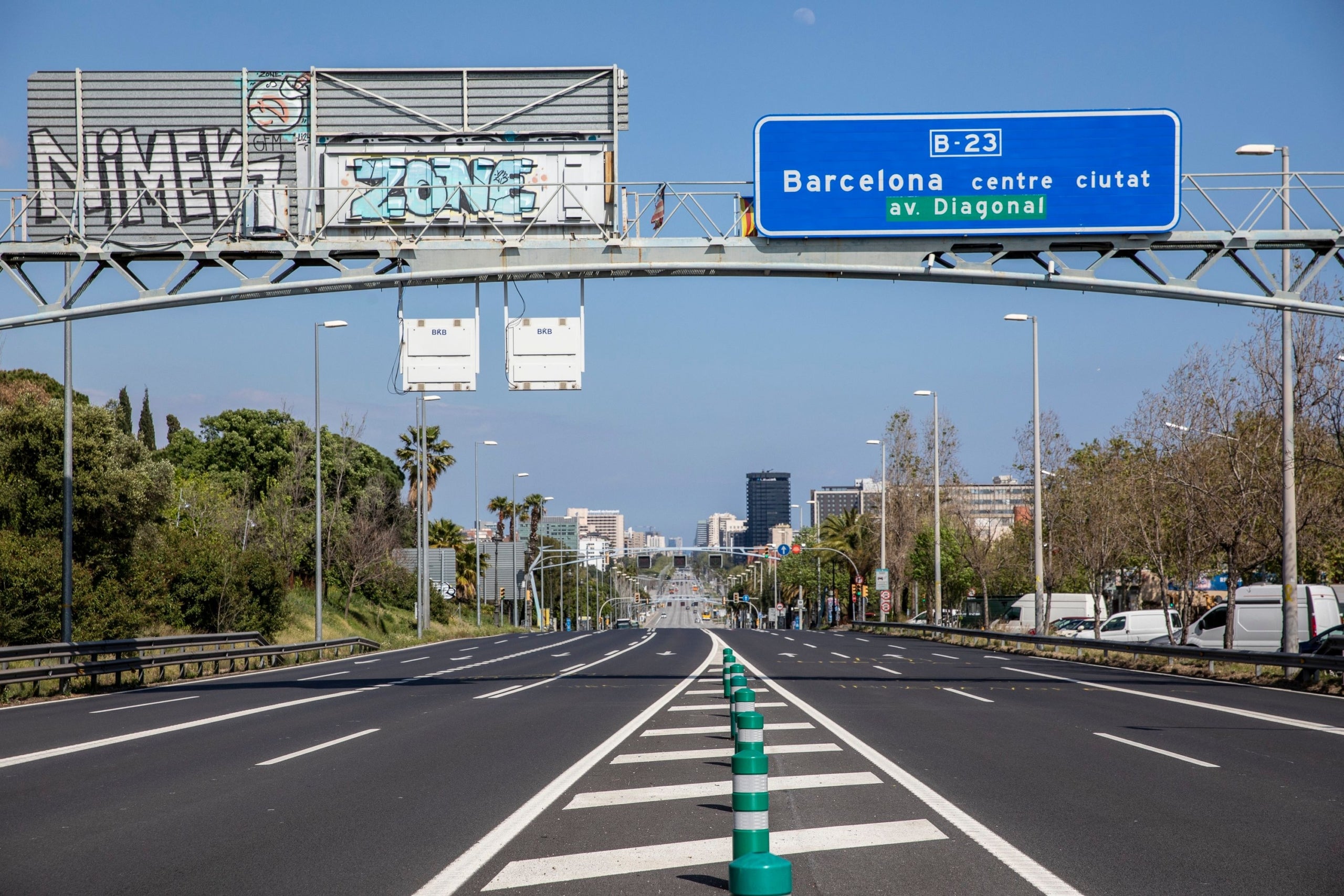 Els característics pòrtics projectats per Santiago Calatrava a l'avinguda Diagonal / Edu Bayer (Ajuntament de Barcelona)