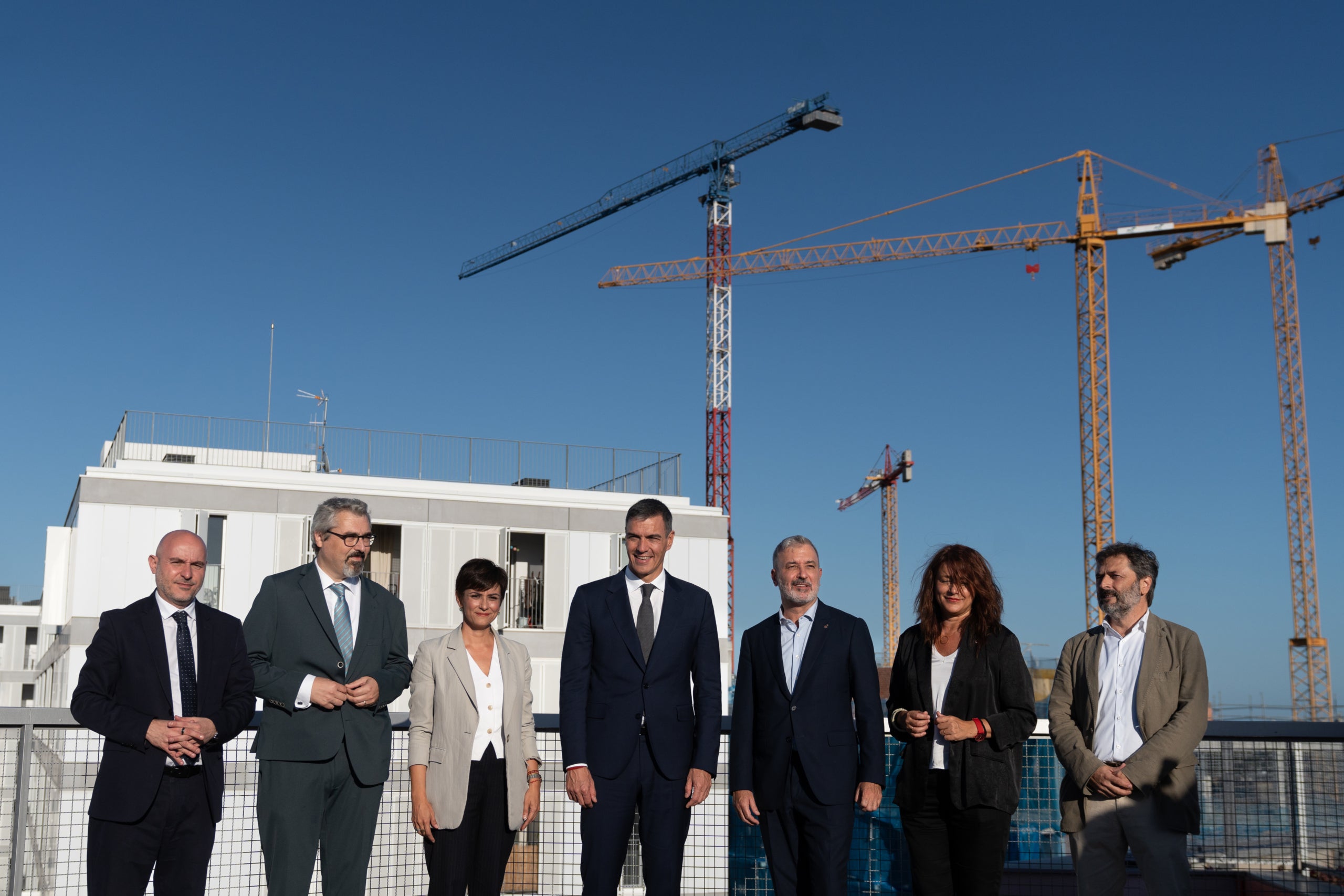 El president del Govern, Pedro Sánchez, encapçala la visita d'una promoció d'habitatges per a lloguer assequible a Barcelona, a 30 de setembre de 2024