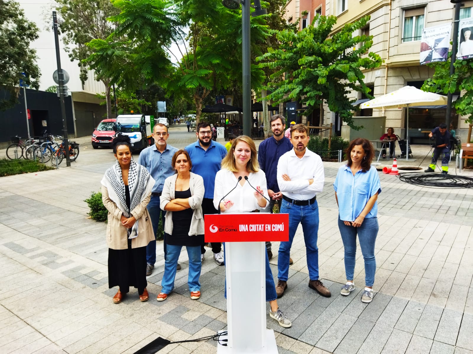 Janet Sanz, amb els regidors de Barcelona en Comú, a Consell de Cent amb Comte de Borrell / Jordi Subirana