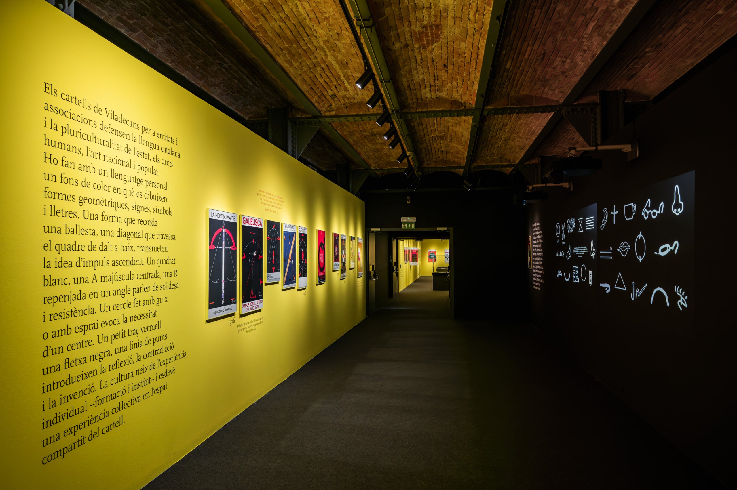 La mostra ‘Viladecans Cartells’ ofereix un passeig pels cartells de l’artista que ens permeten recórrer l’evolució de la història de Catalunya | MHC PEP HERRERO