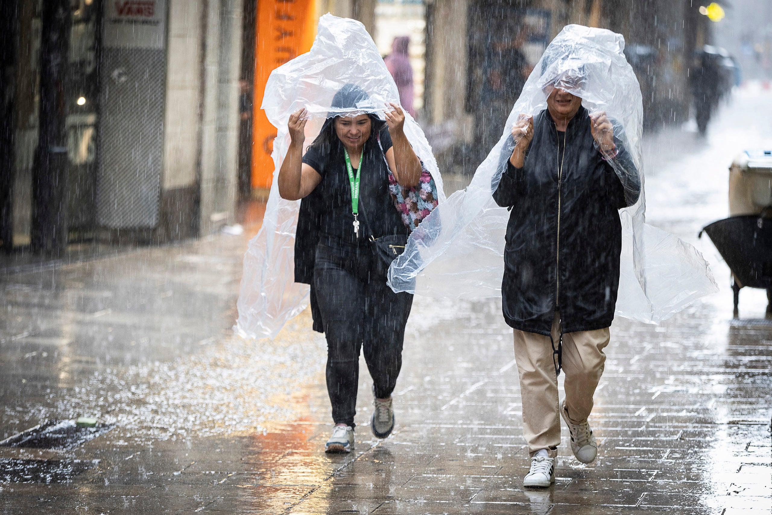 Pluja al centre de Barcelona.
foto: Jordi Play