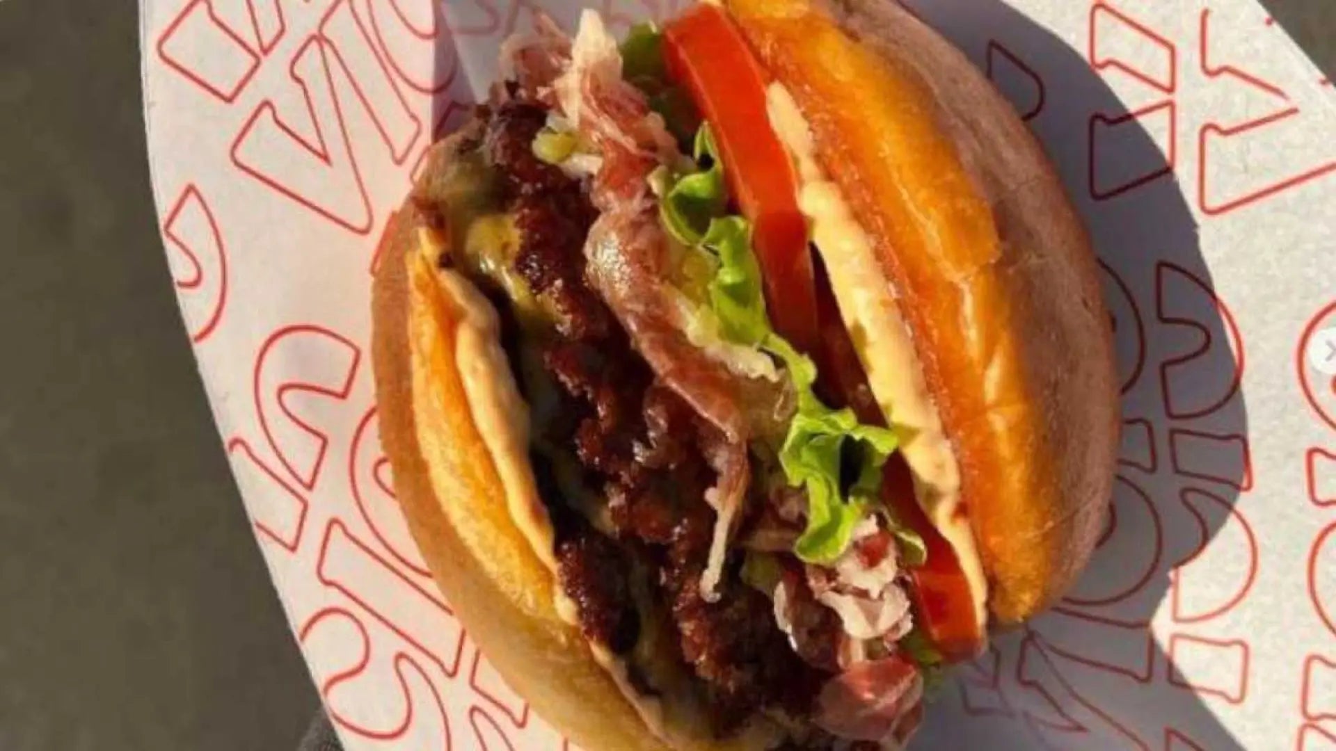 L'hamburgueseria Vicio multiplica la seva aposta per Barcelona amb un nou local / Vicio