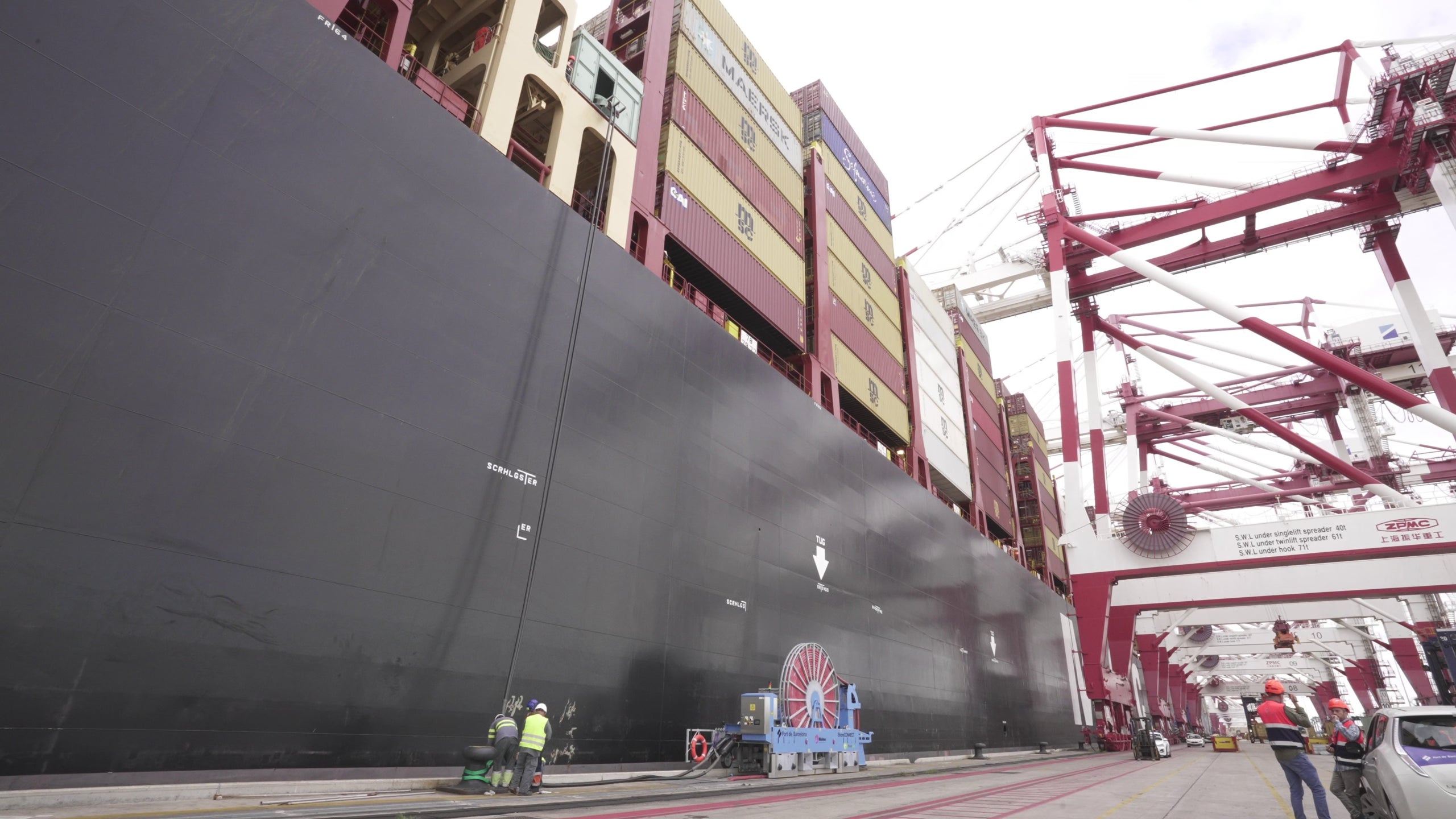 El vaixell 'MSC Mette' ha estat el primer a connectar-se a la xarxa elèctrica del Port de Barcelona / APB