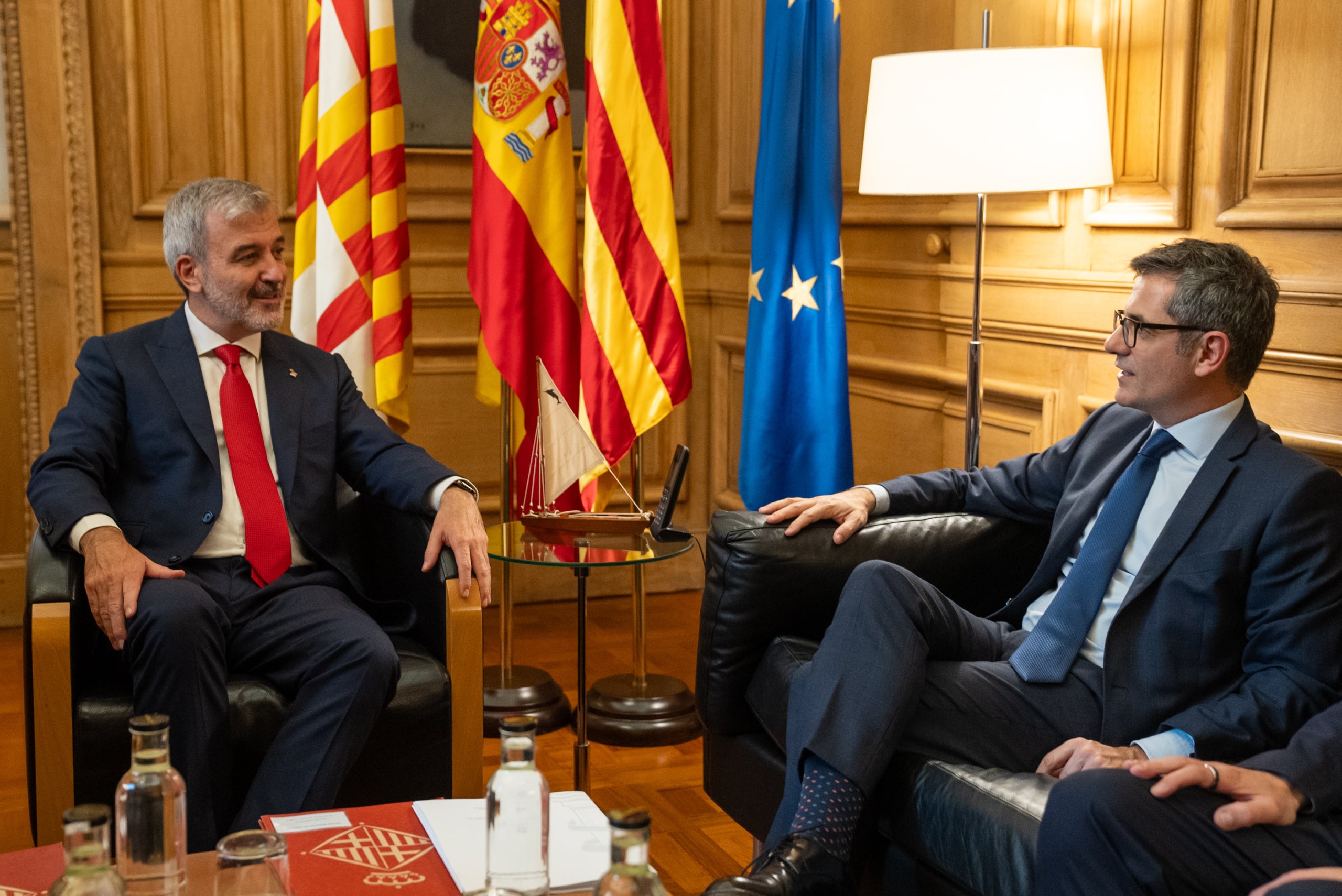 El ministre de la Presidència, Justícia i Relacions amb les Corts, Félix Bolaños, reunit amb l'alcalde de Barcelona, Jaume Collboni | Ajuntament de Barcelona