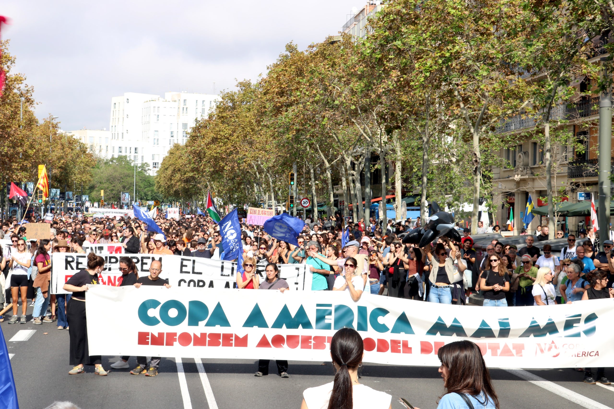 La capçalera de la manifestació contra la Copa Amèrica / ACN