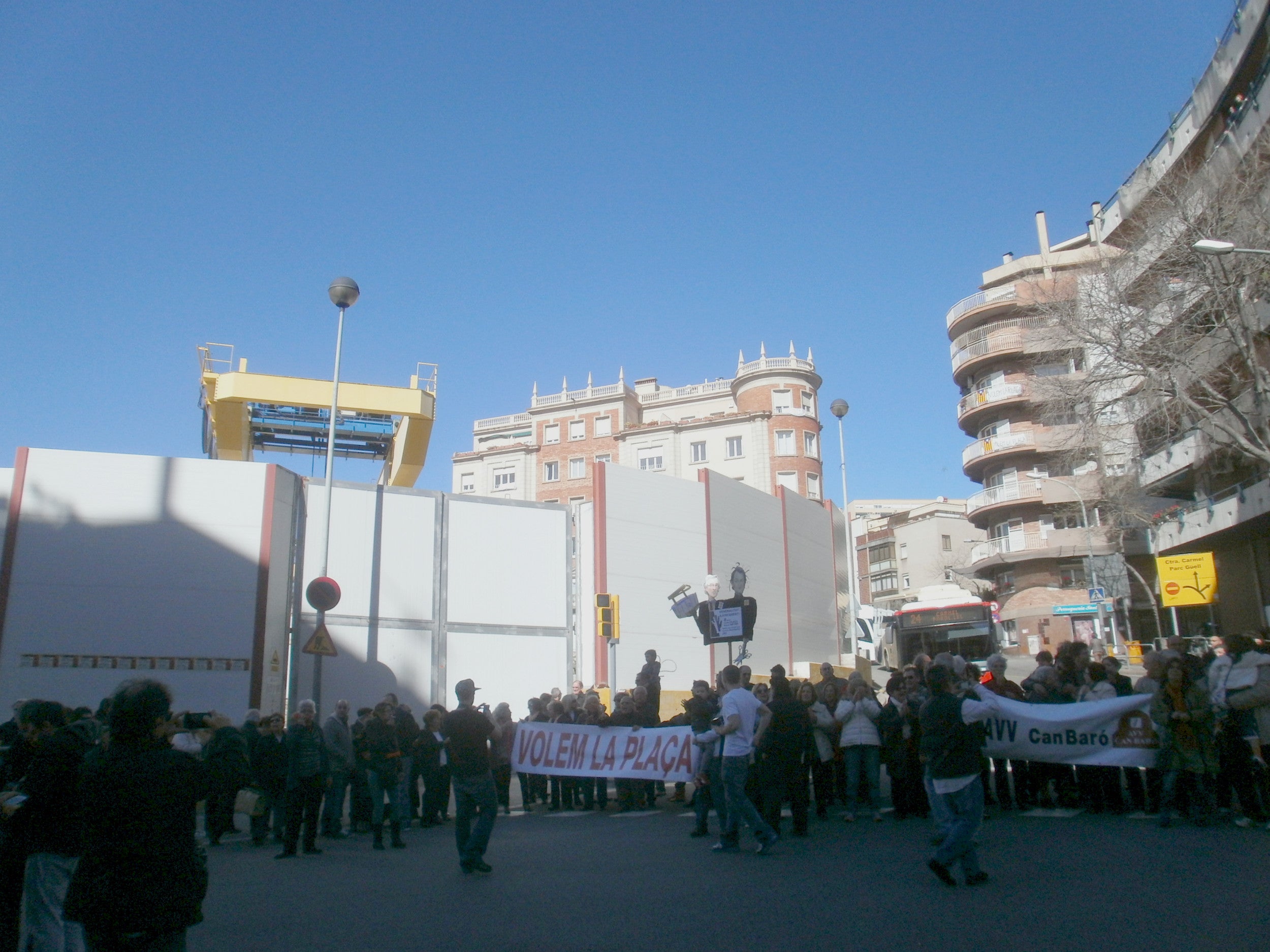 Imatge d'arxiu de les primeres manifestacions veïnals a la plaça Sanllehy / ACN