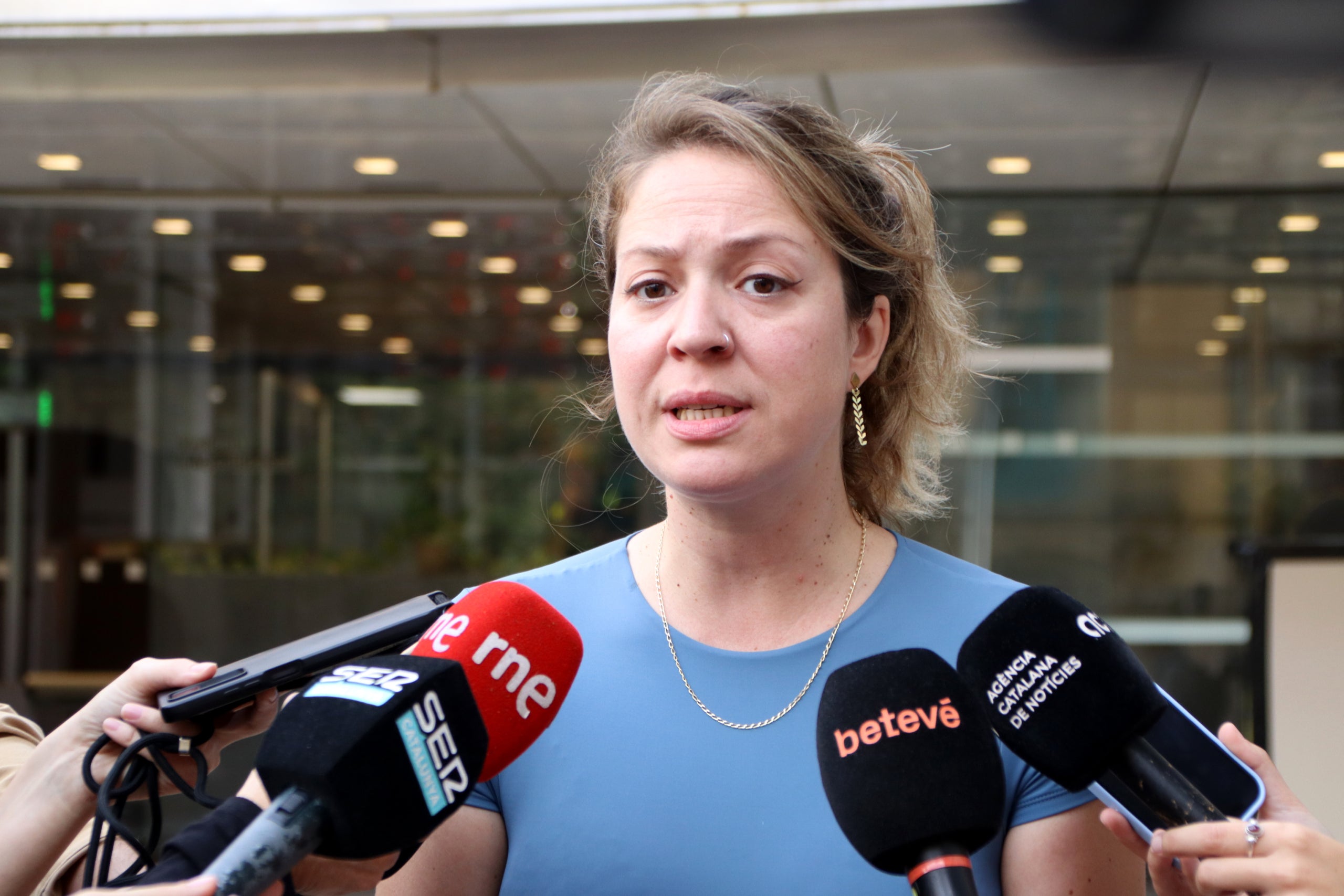La portaveu de BComú a l'Ajuntament, Janet Sanz, en una atenció a mitjans
| Blanca Blay (ACN)