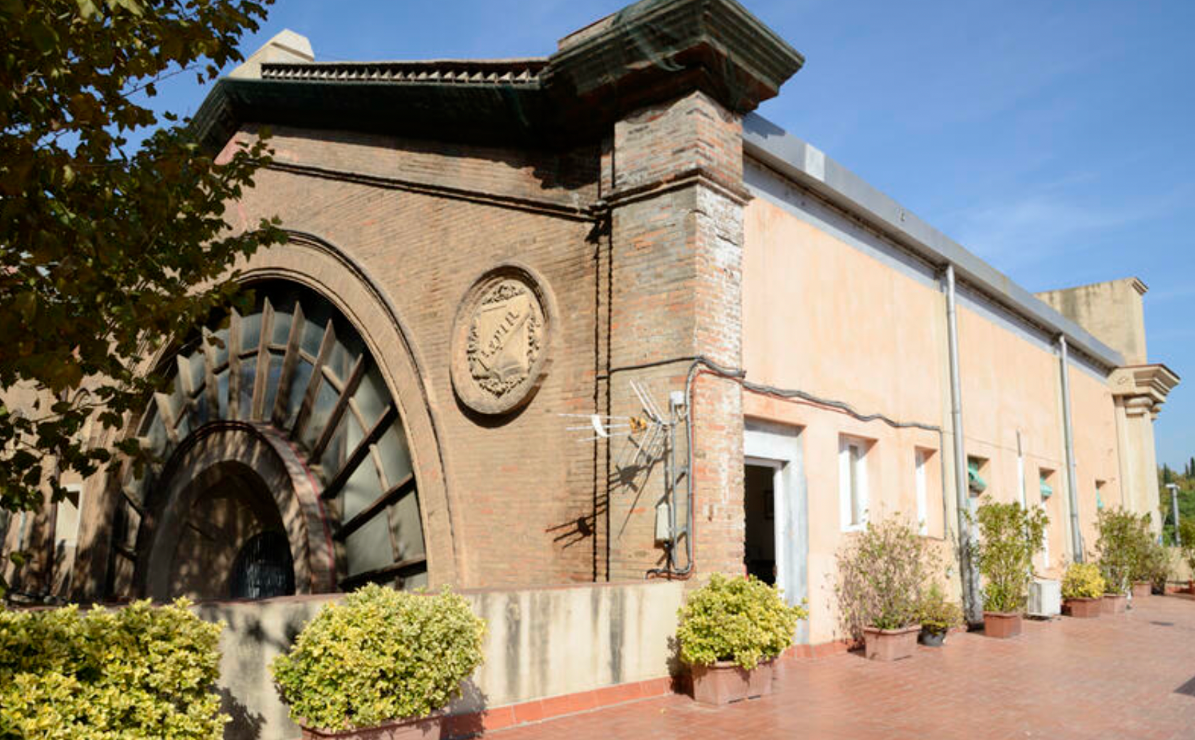 Cavallerisses de la Guàrdia Urbana, part de l’antic edifici d'Adrià Casademont ARXIU HISTÒRIC DEL POBLENOU