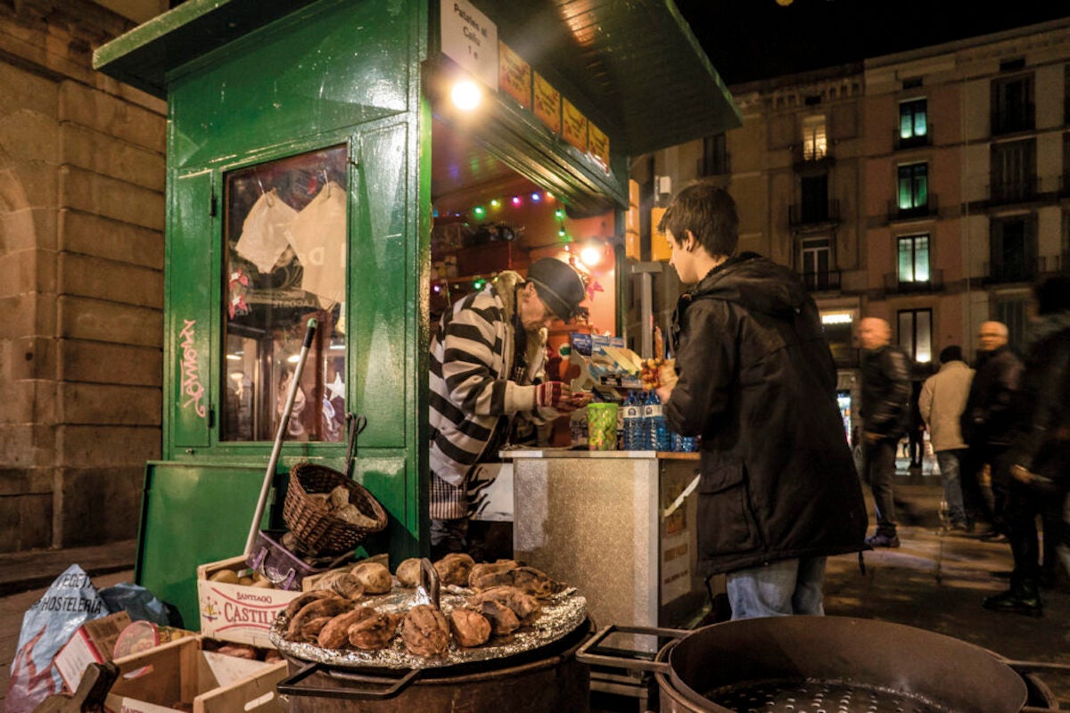 Un puesto de castañas en Barcelona / Ayuntamiento