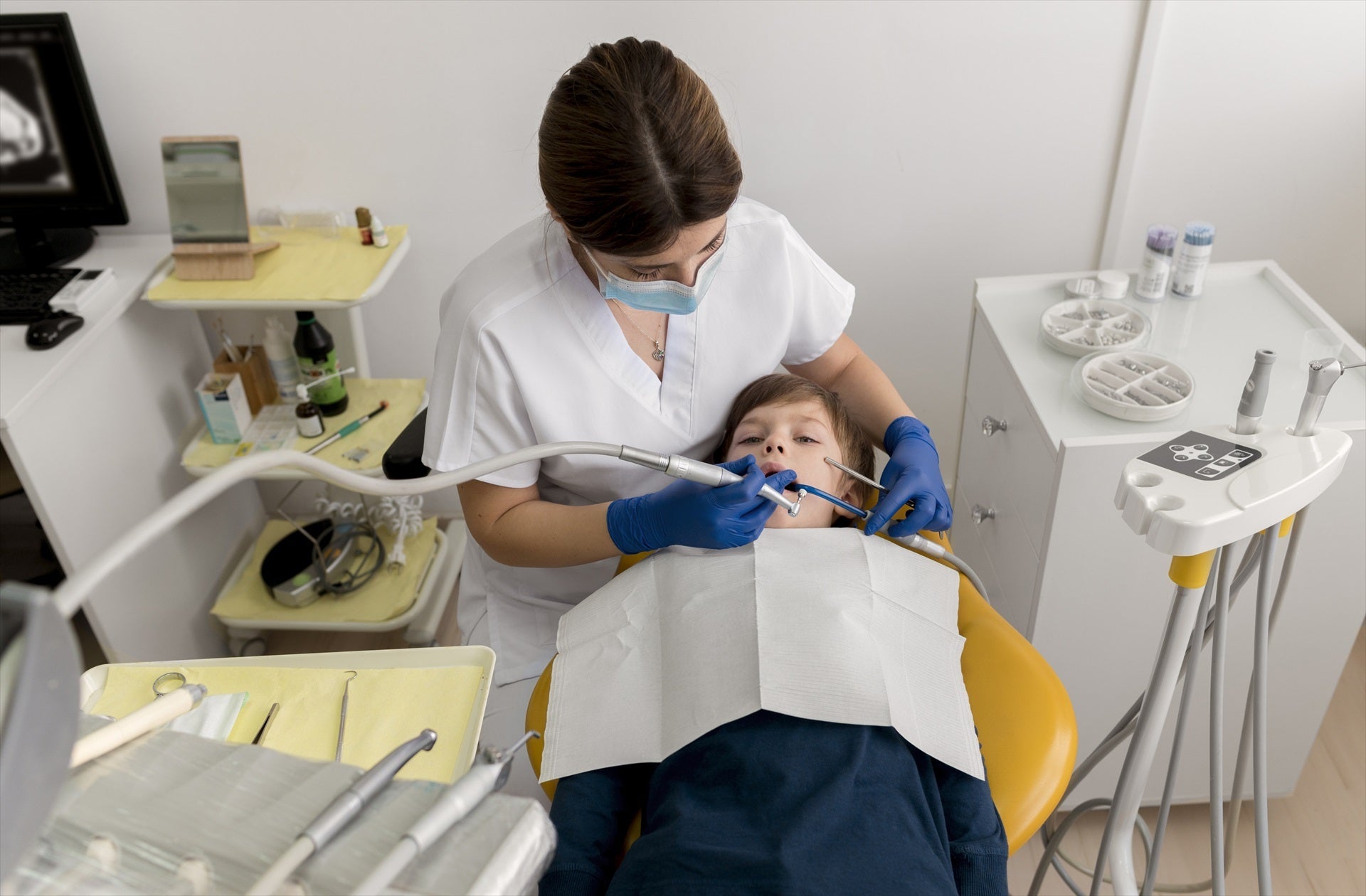 Imatge d'arxiu d'un nen a la consulta del dentista / Irekia