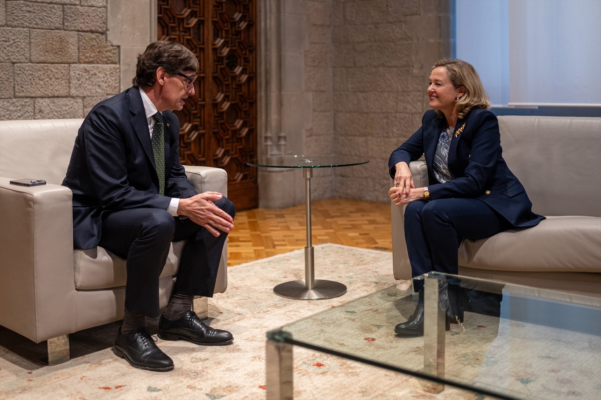 El president de la Generalitat, Salvador Illa, durant la visita de la presidenta del BEI Nadia Calviño a Barcelona / EP