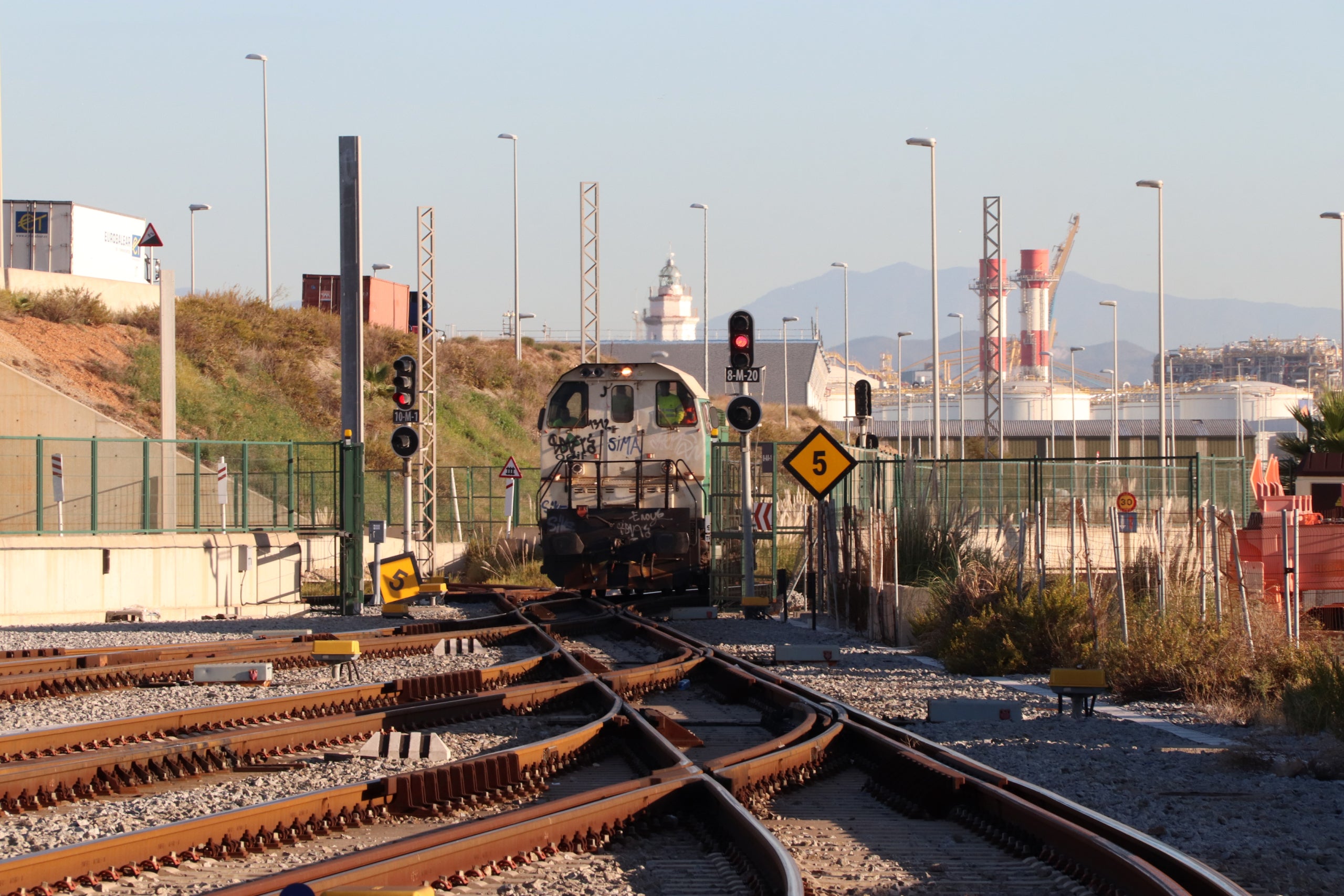 Una locomotora d'un tren de mercaderies del Port de Barcelona / ACN