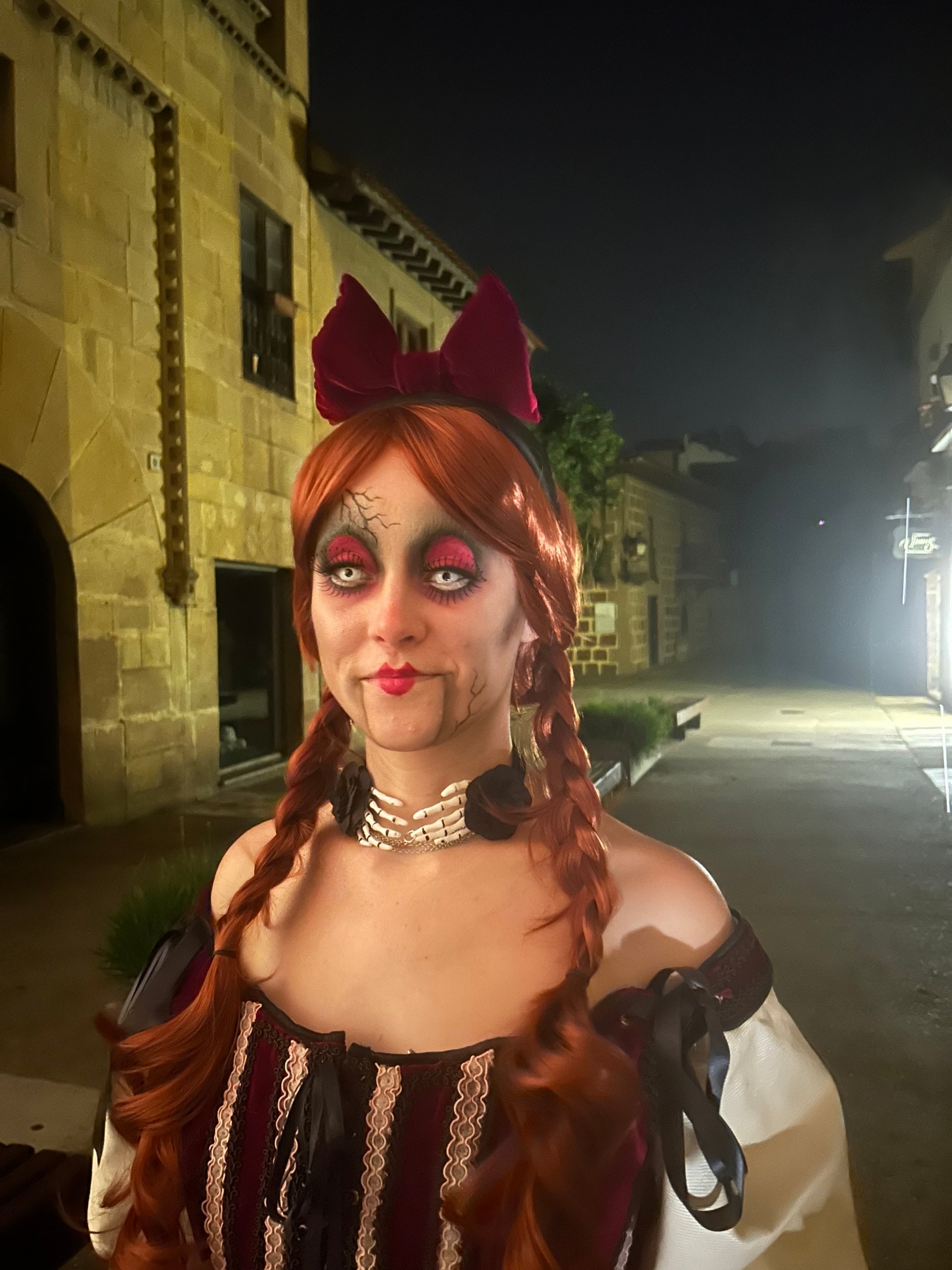 Torna Halloween al Poble Espanyol amb dues
experiències terrorífiques per arribar a tots els
públics: Creepy Family i Creepy Extreme