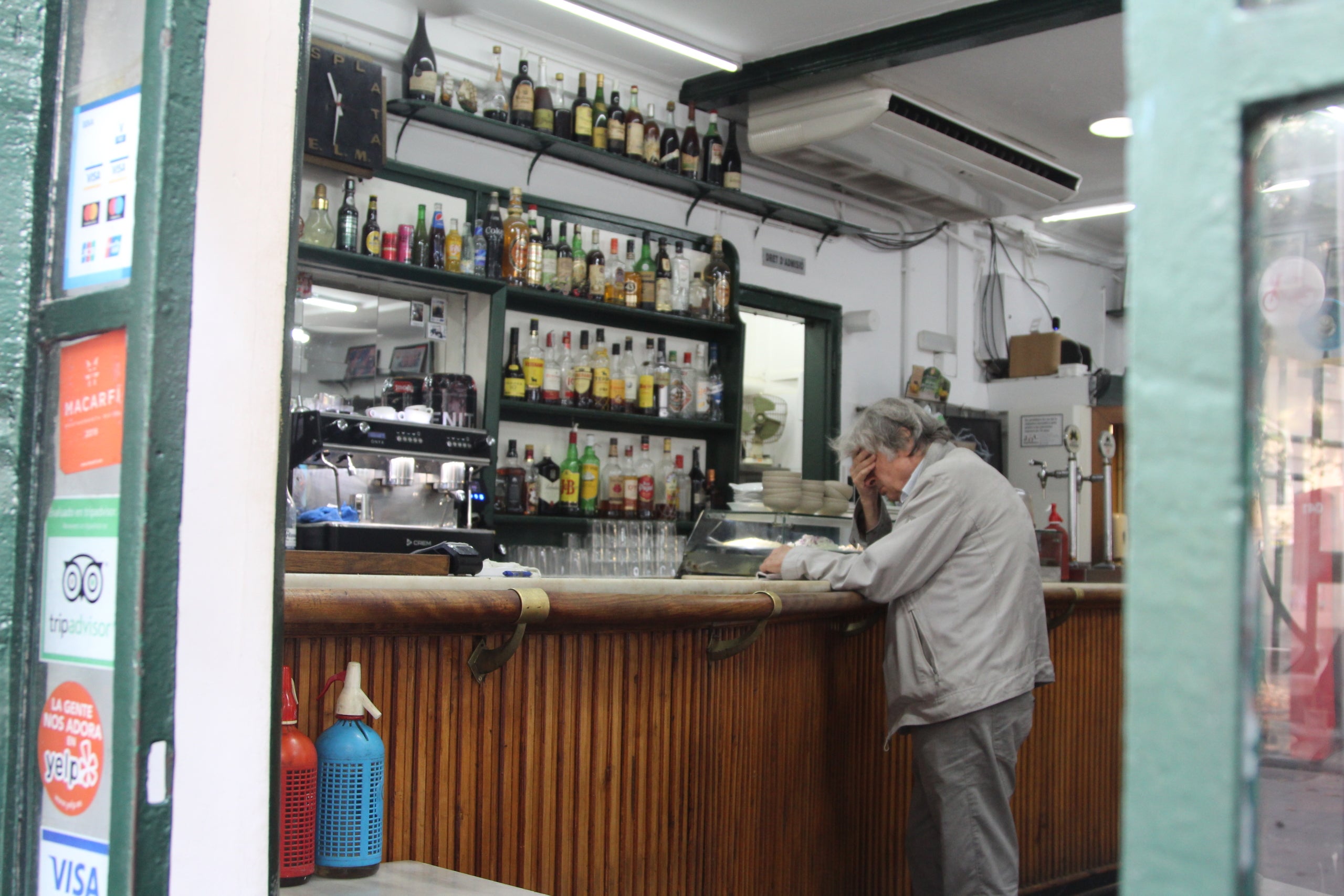 El Bar Electricitat de la Barceloneta, un dels punts neuràlgics del barri mariner / A.R.