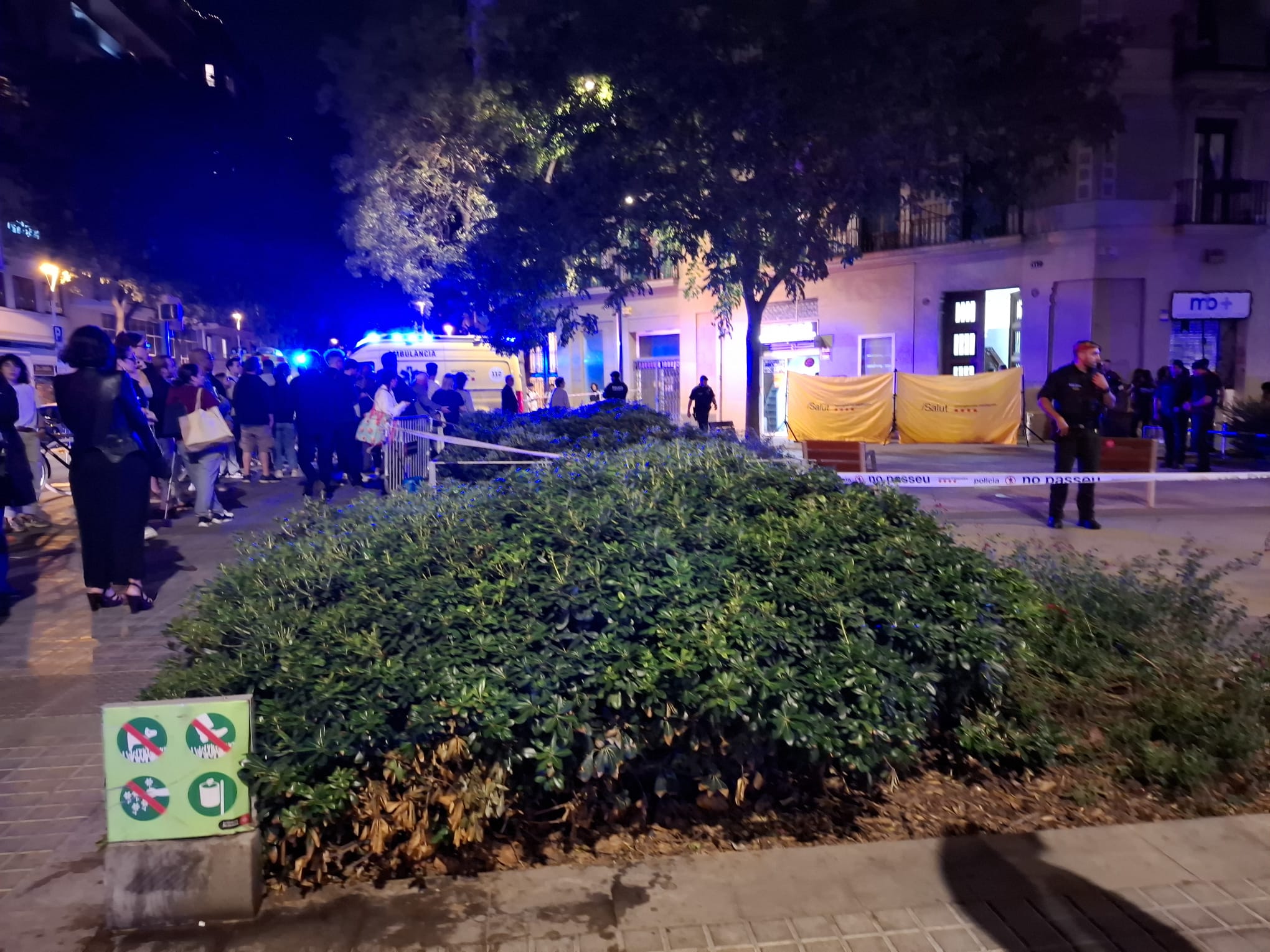 Mossos acordonen la zona on ha tingut lloc l'agressió, al barri de Sant Antoni / Cedida