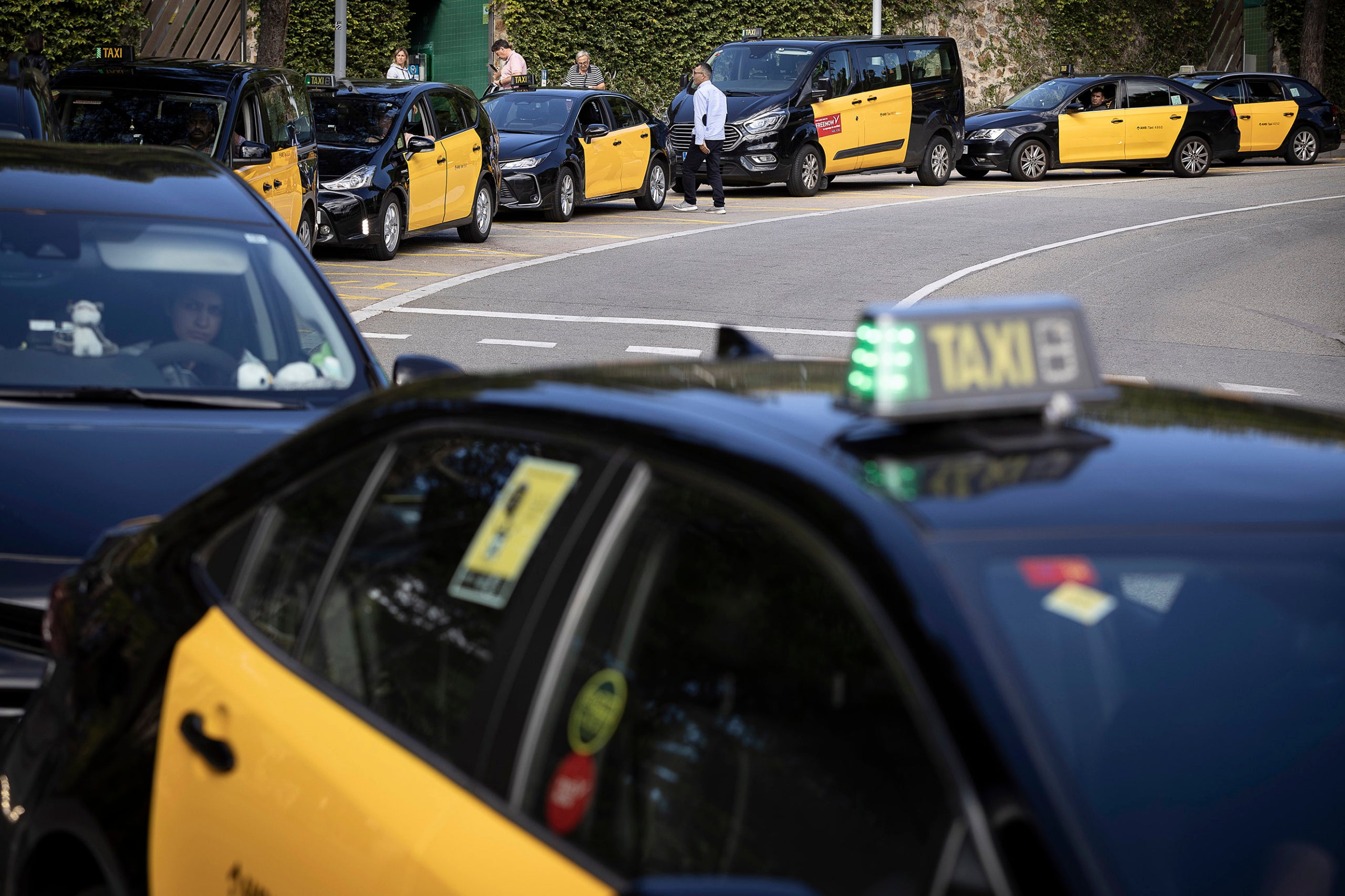 Taxis en una parada de Barcelona | Jordi Play