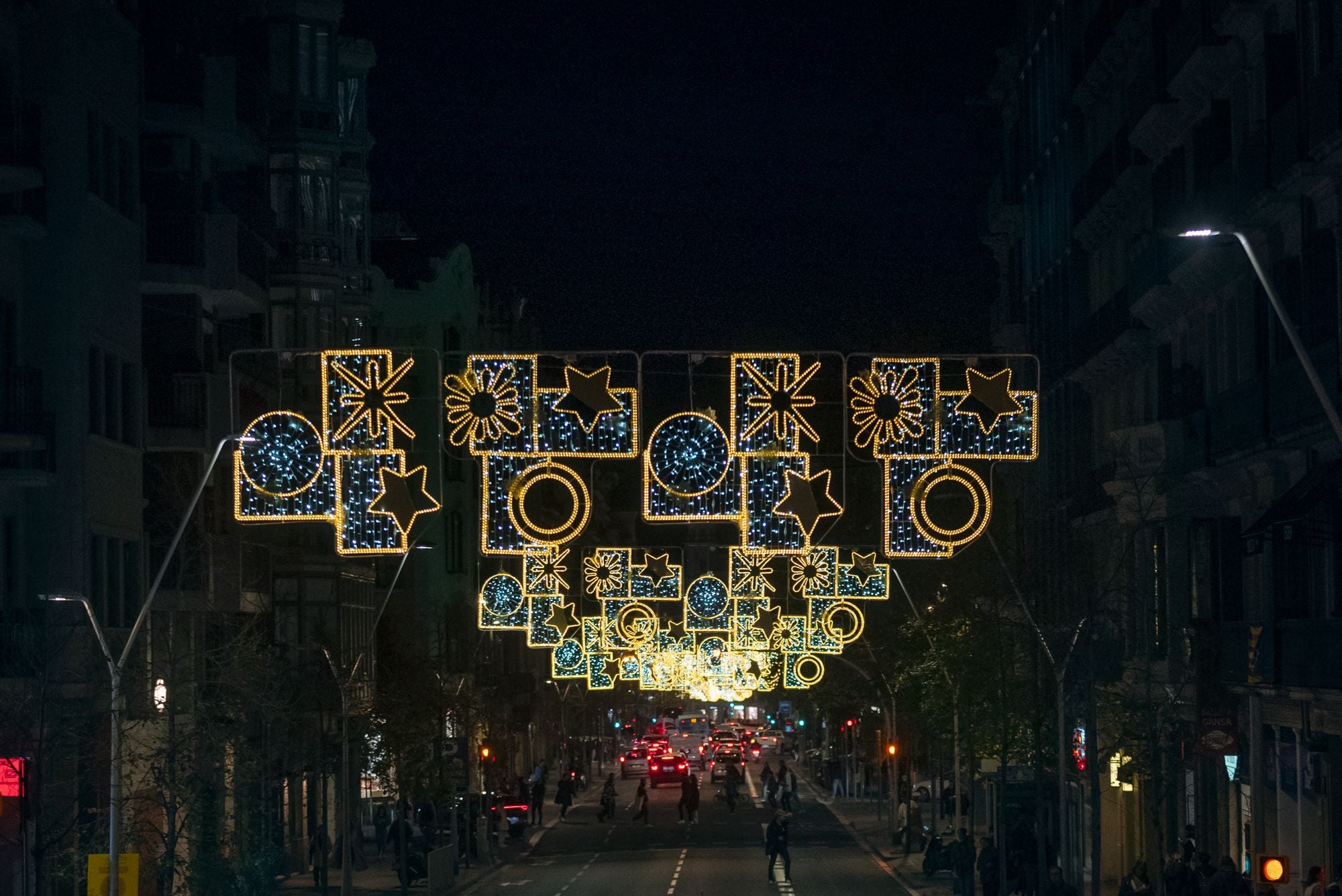 Vista en alçada dels llums de Nadal al carrer de Balmes, altres anys / Ajuntament 
