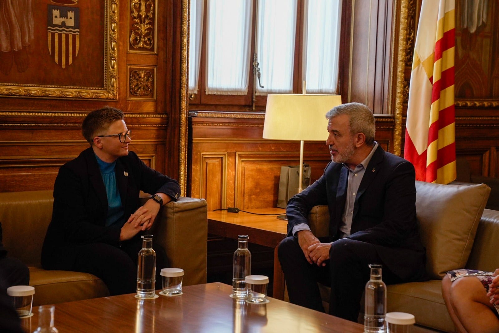 L'alcaldessa de Manchester, Bev Craig, en la seva reunió amb l'alcalde de Barcelona, Jaume Collboni, per anunciar la invitació a La Mercè / Ajuntament de Barcelona