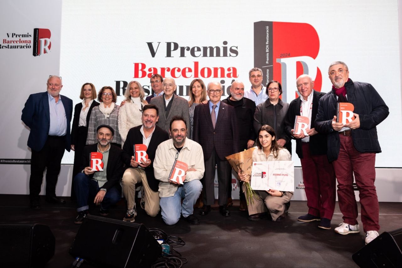 Imagen de grupo de los galardonados en la quinta edición de los premios Barcelona Restauración / Ayuntamiento de Barcelona