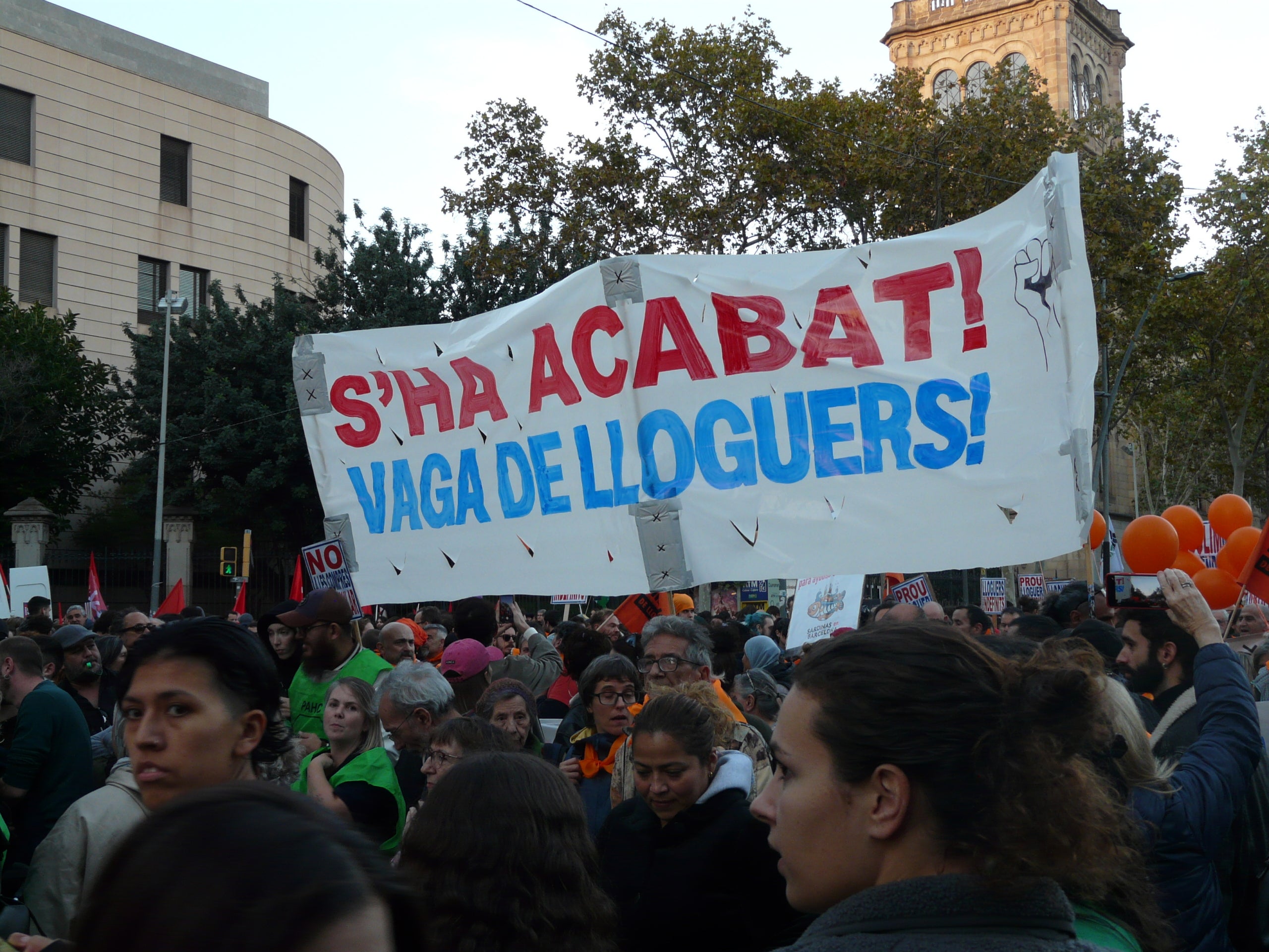 Pancarta del sindicat de llogateres a la manifestació de Barcelona / Júlia Catarineu