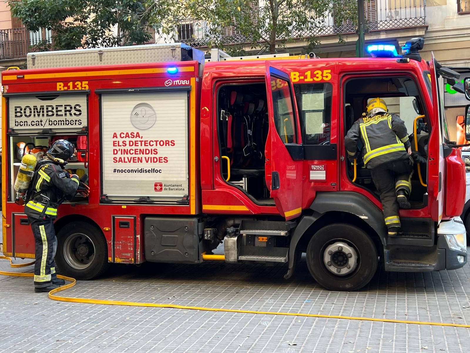 Un camión de los Bomberos de Barcelona durante una actuación / S.C.