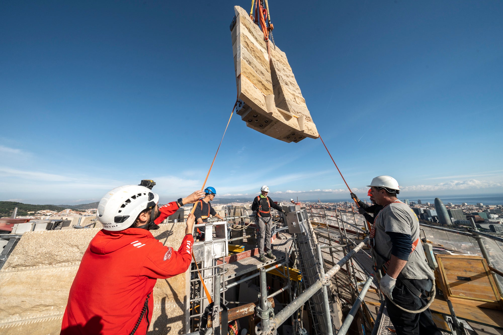 La Sagrada Família ha culminat el cos de la torre central, falta la creu | Foto SF