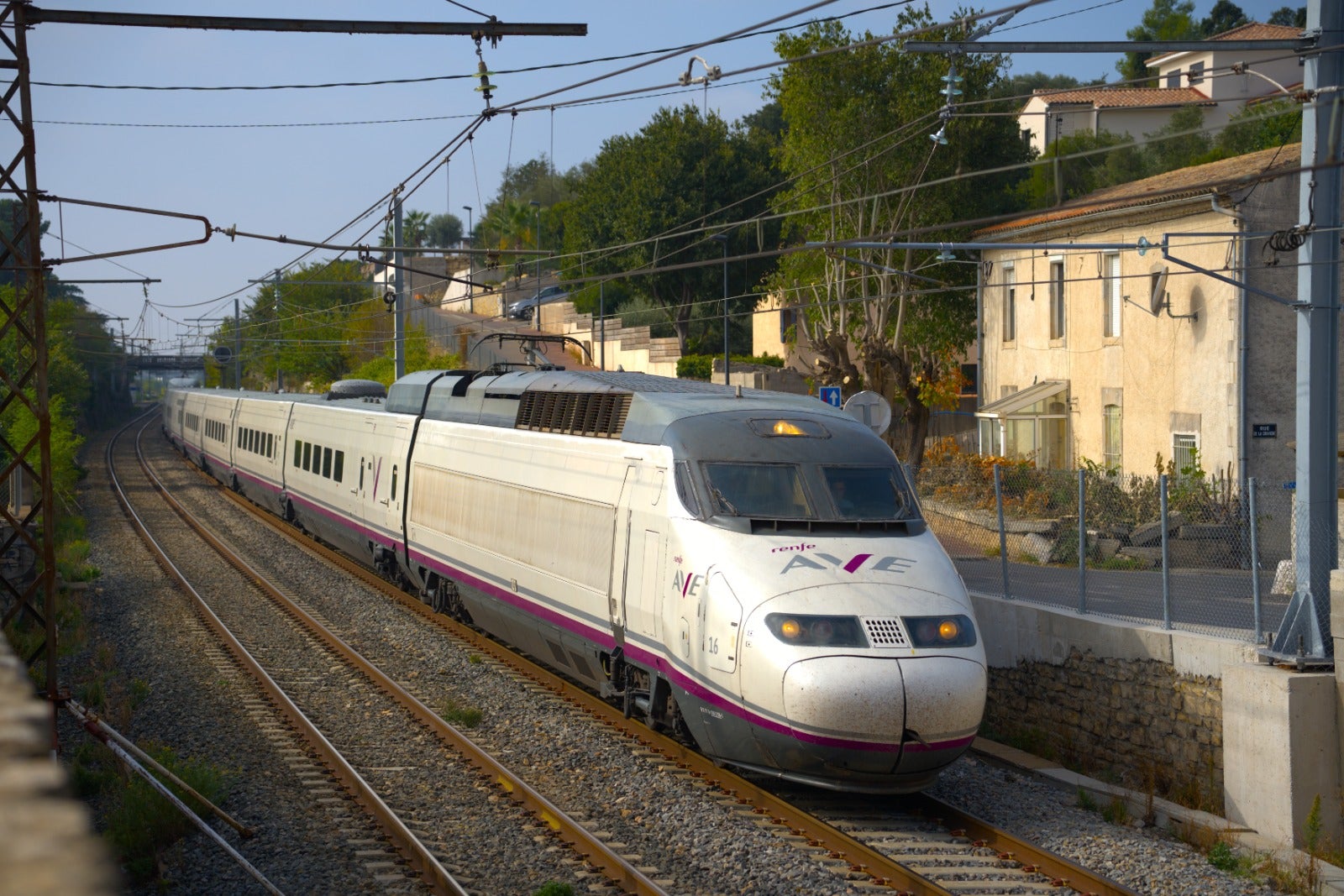 Línea de Alta Velocidad entre Lyon y Barcelona / Renfe