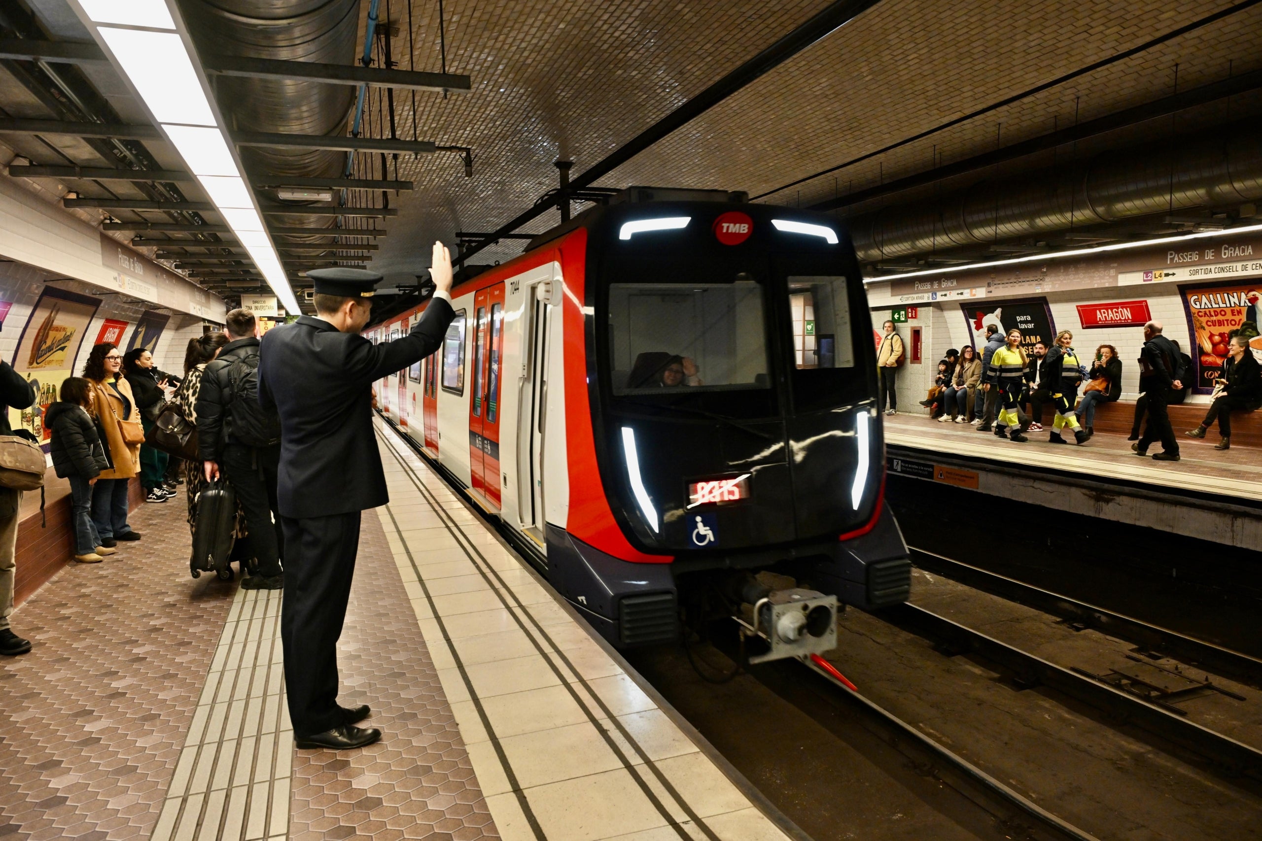 L'andana de l'estació de Passeig de Gràcia del metro de Barcelona recrea l'aspecte que tenia el 1924 per celebrar el centenari i mostra el nom que va tenir fins al 1982 / TMB