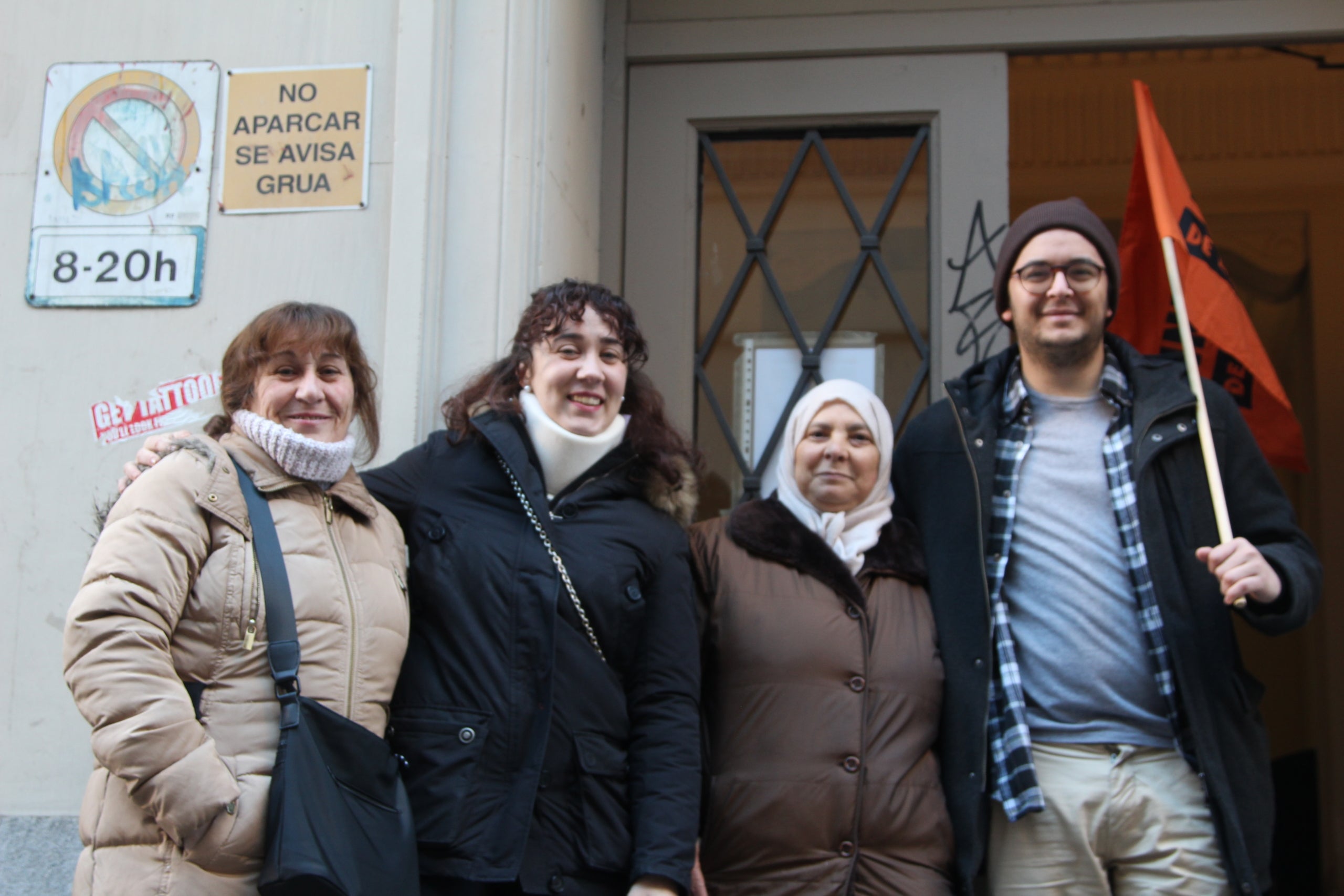 Los vecinos de los bloques de la calle de Tapioles y de en Cortines han conseguido renovar los contratos de una decena de familias después de más de dos años de lucha contra un fondo / A.R.