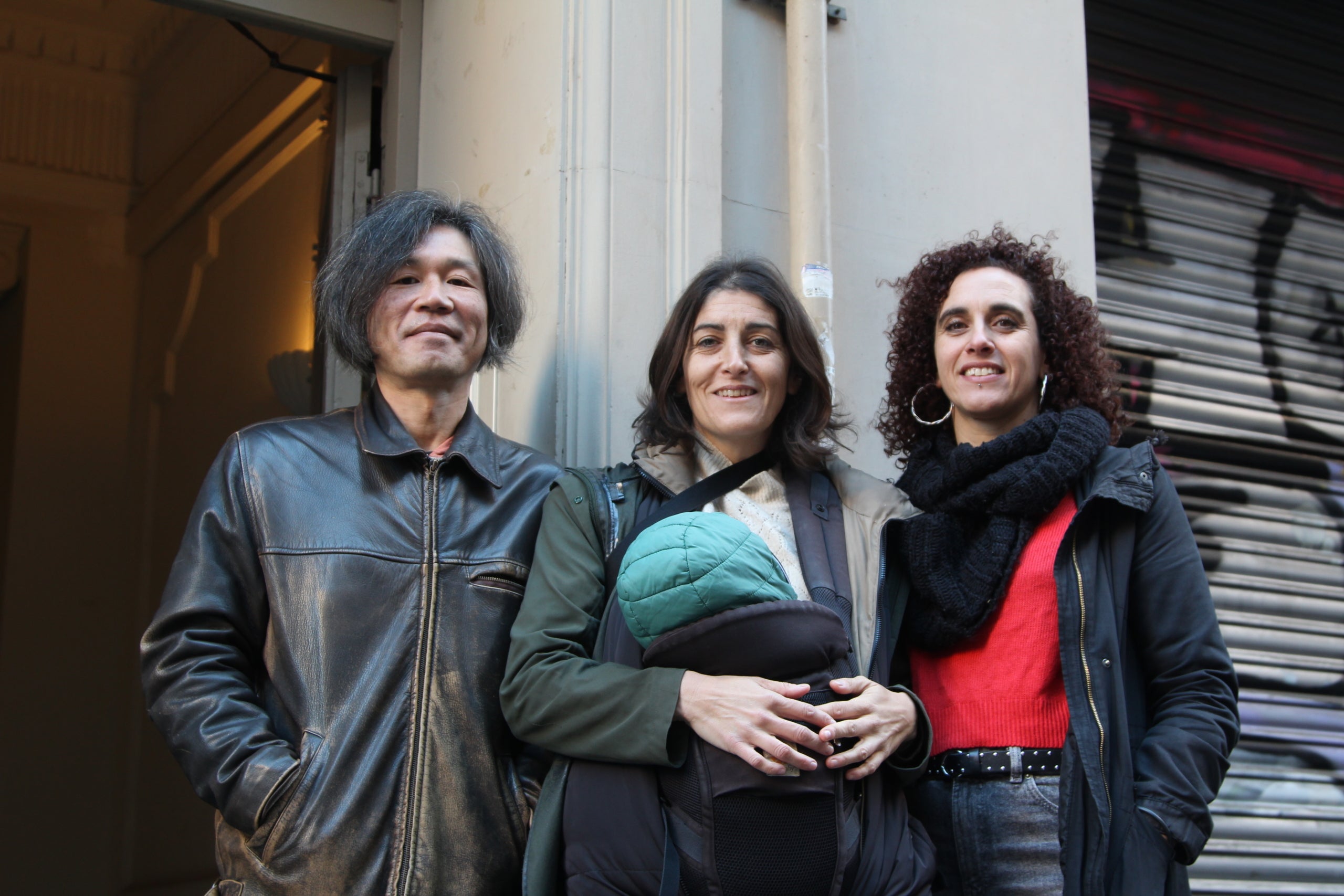 Els veïns dels blocs del carrer de Tapioles i d'en Cortines han aconseguit renovar els contractes d'una desena de famílies després de més dos anys de lluita contra un fons / A.R.