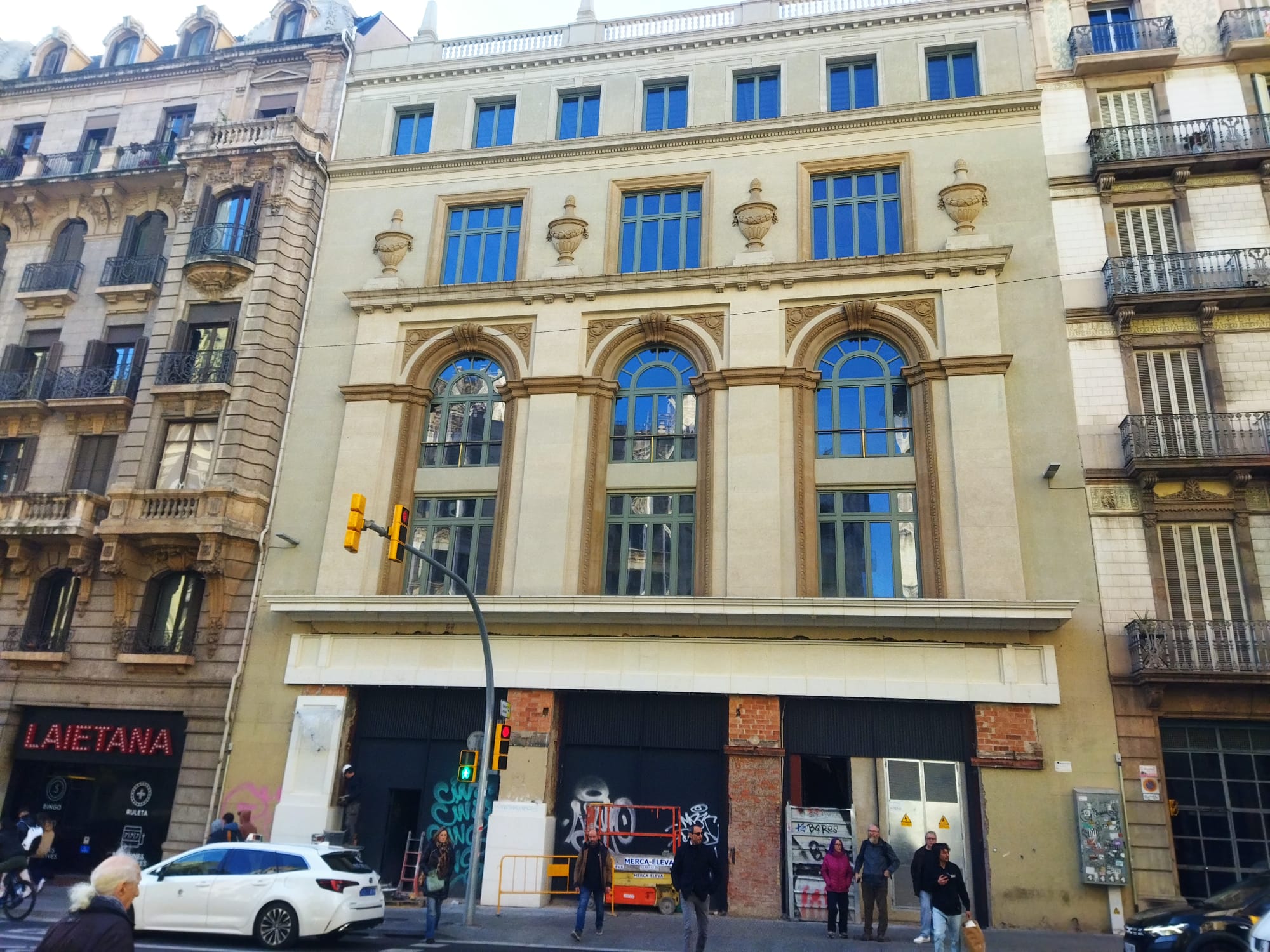 L'edifici de l'antic Palau del Cinema, amb la façana restaurada / Jordi Subirana