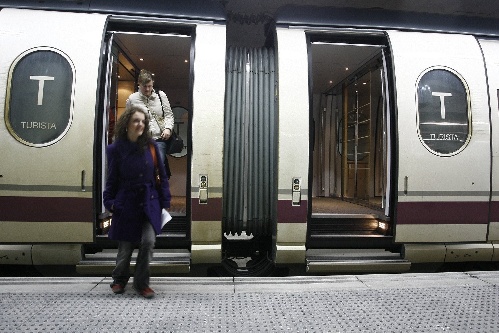 Imatge d'arxiu d'un tren d'alta velocitat / Europa Press 