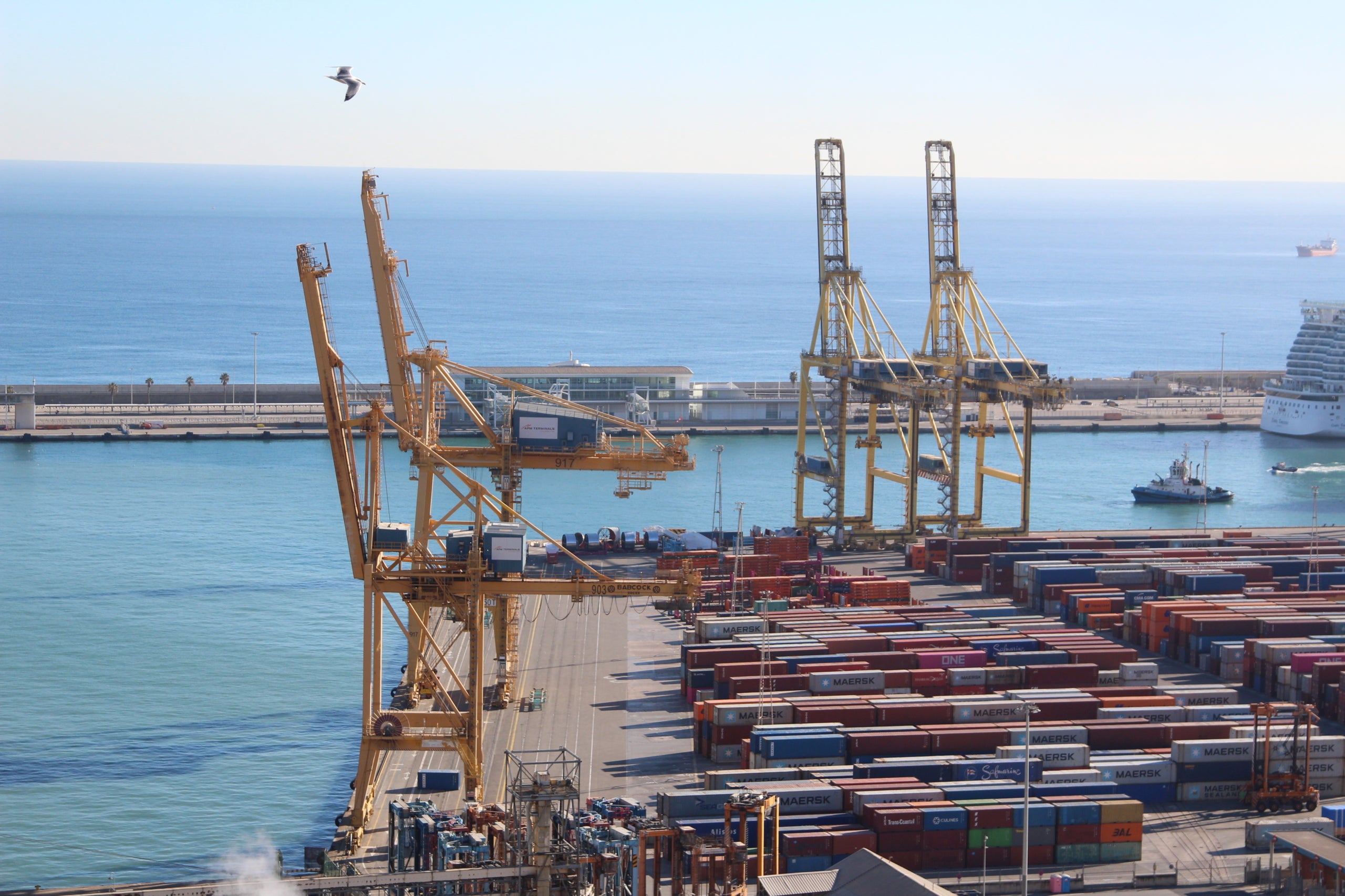 El Port de Barcelona vist des del far de Montjuïc / A.R.