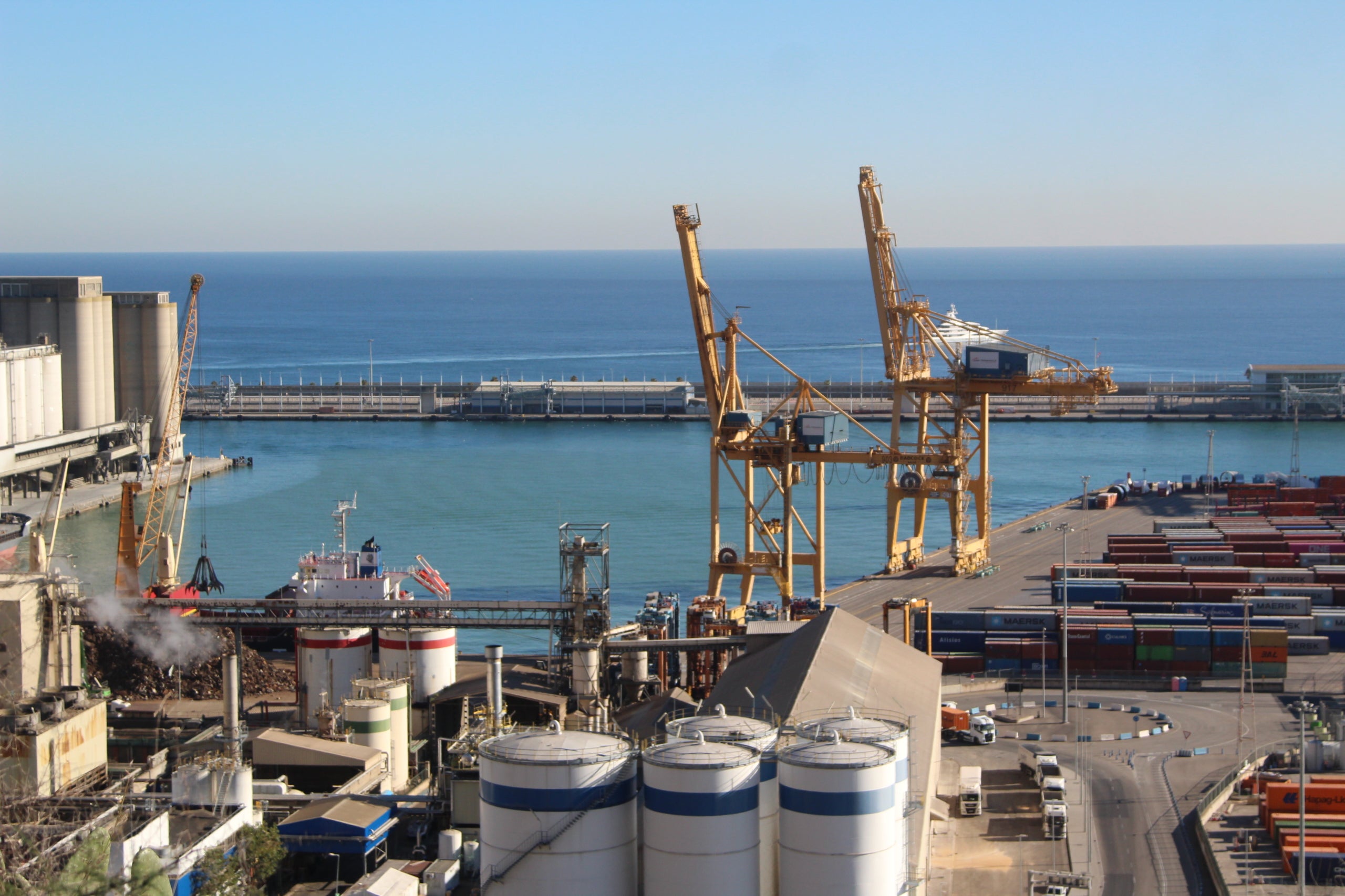 El Port de Barcelona vist des del far de Montjuïc / A.R.