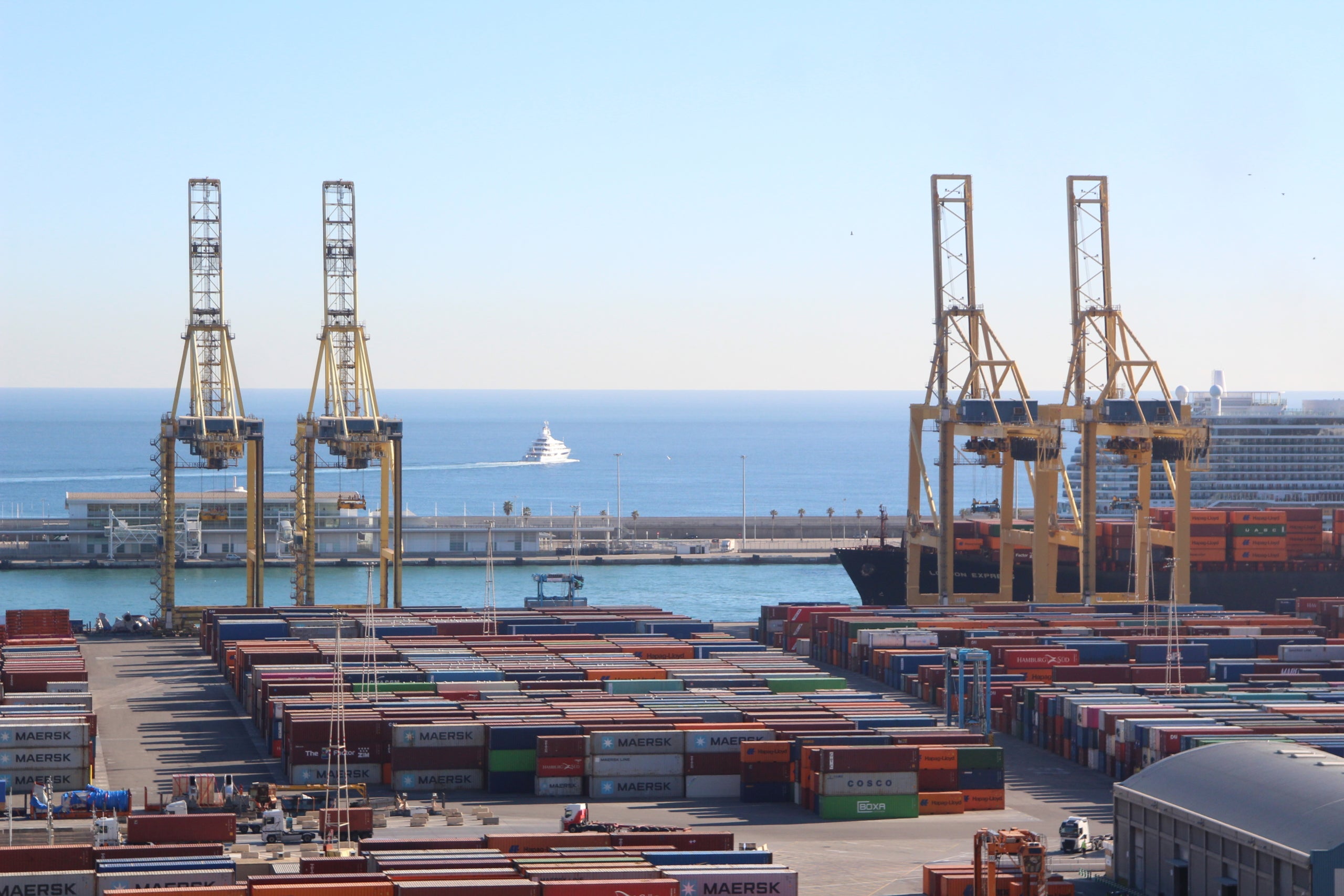 El Port de Barcelona vist des del far de Montjuïc / A.R.